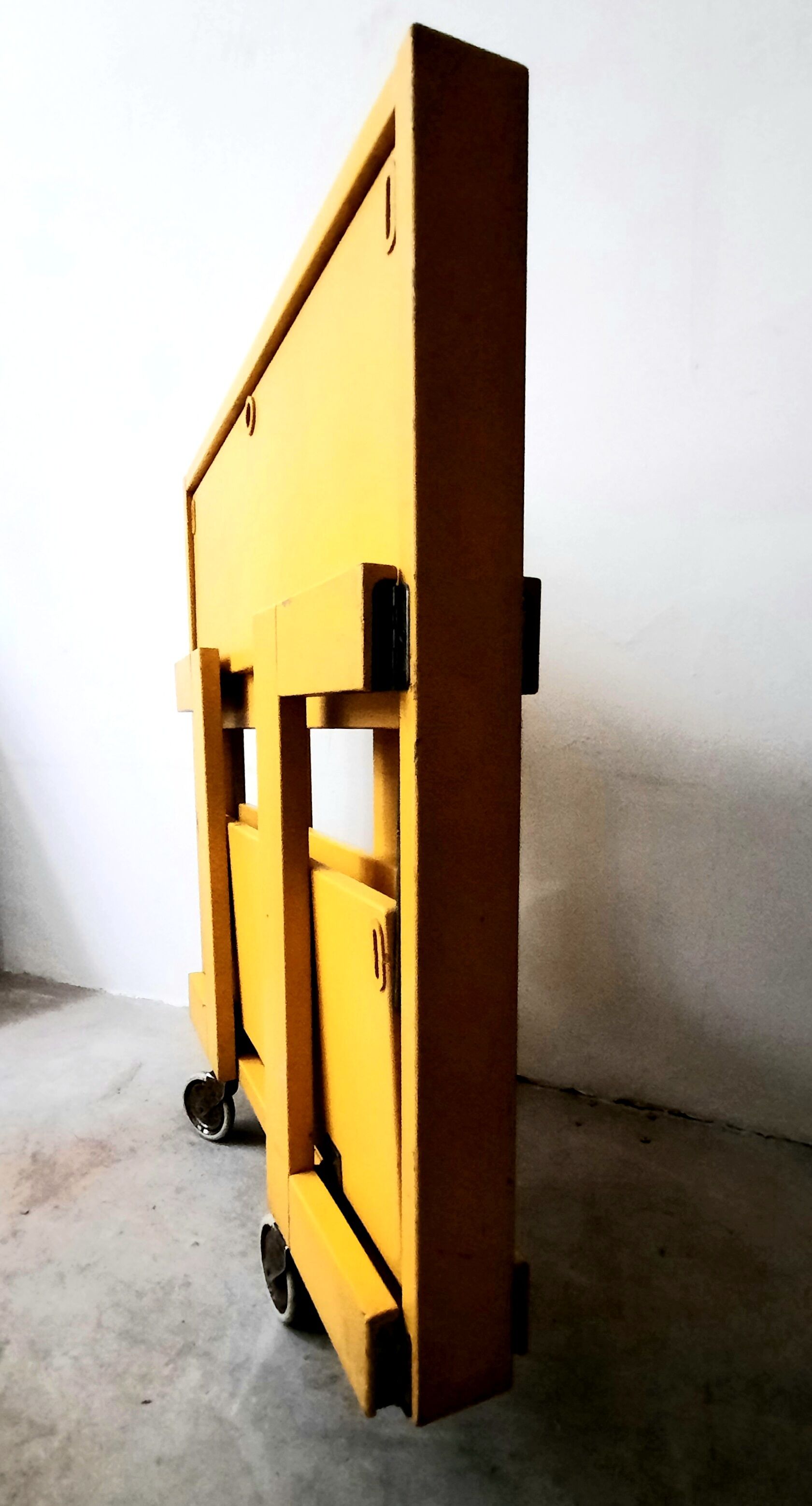 Rolling table / italian folding dessert by Ciatti in yellow laqué wood around 1970