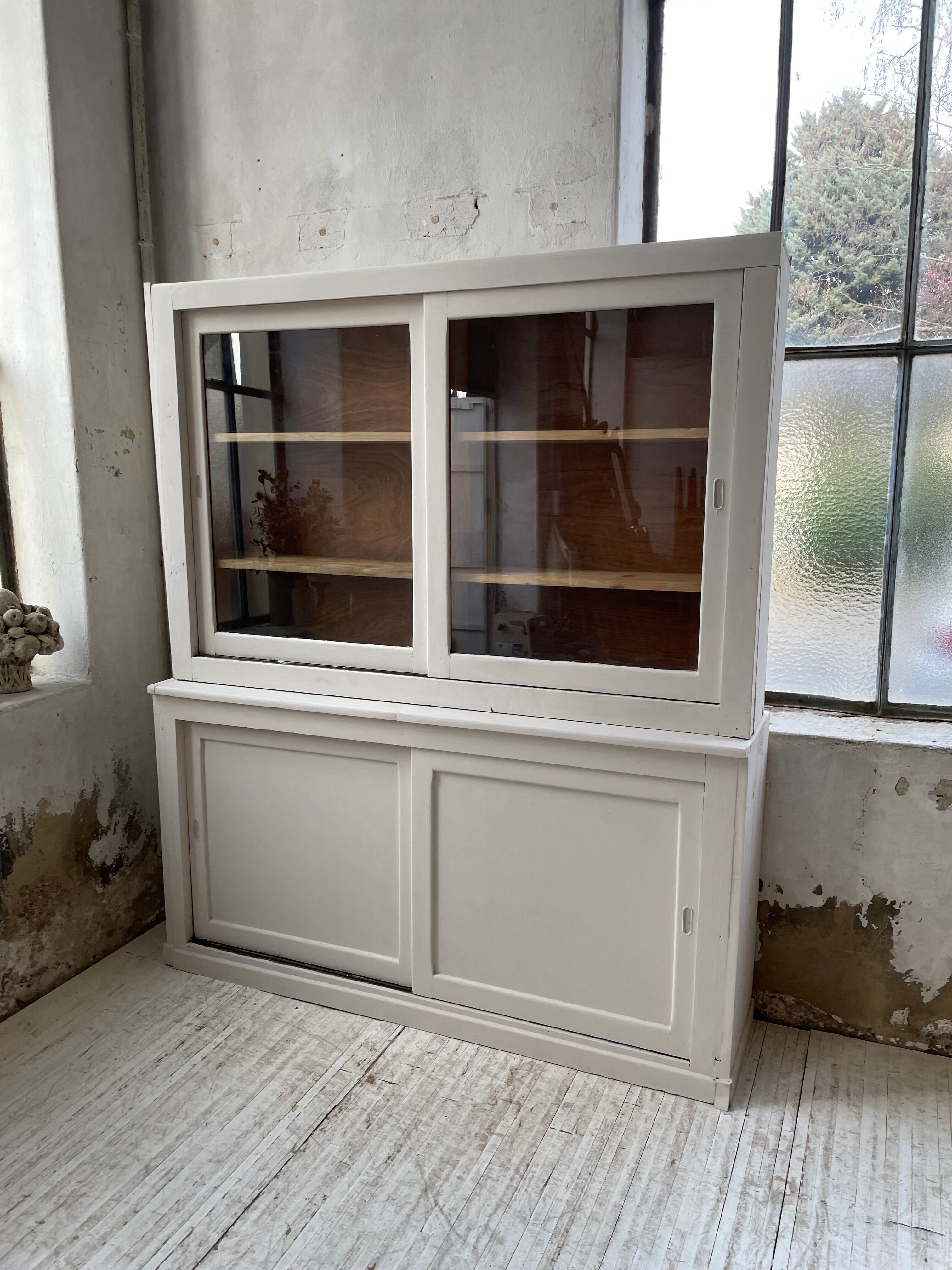 Library showcase ivory white sliding doors