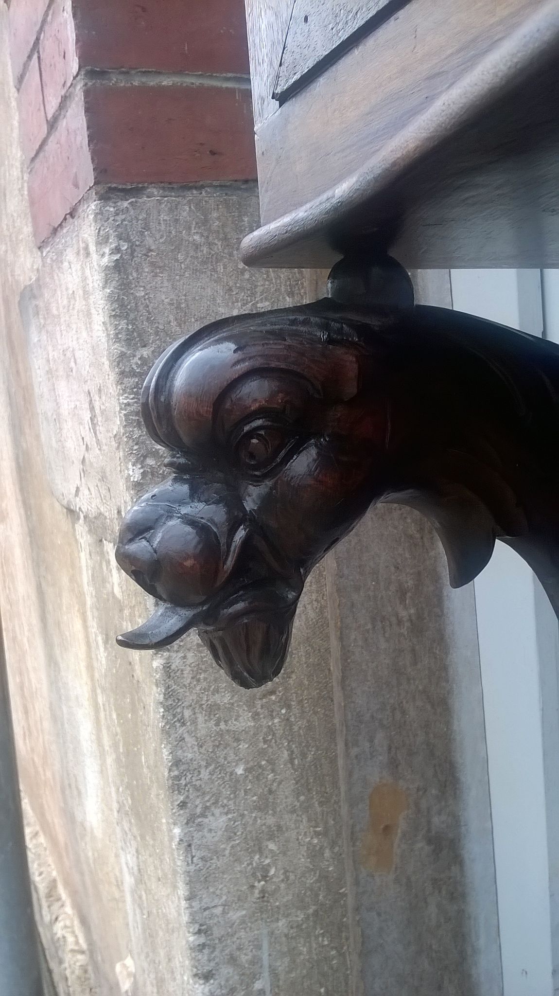 Meuble étagère sculpté