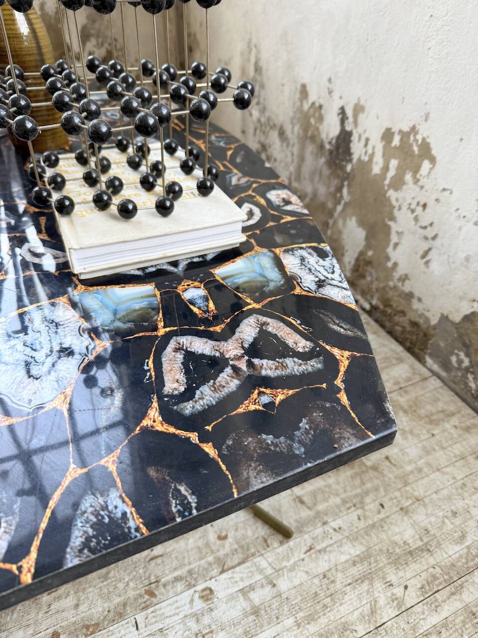 90s coffee table with Agate stone effect.