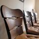 Lot de 4 chaises brutalistes en bois