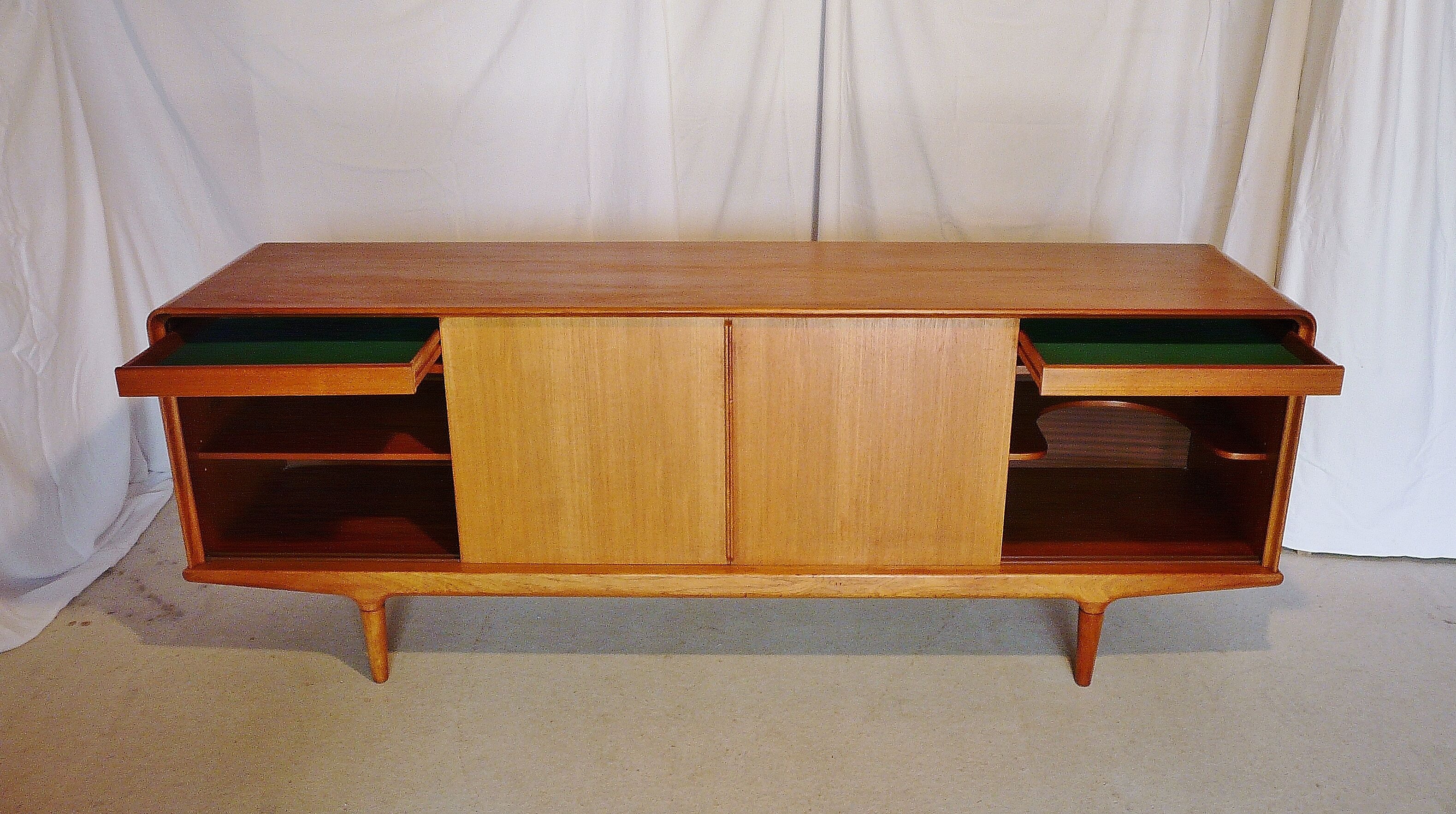 Clausen's Scandinavian teak line - sound