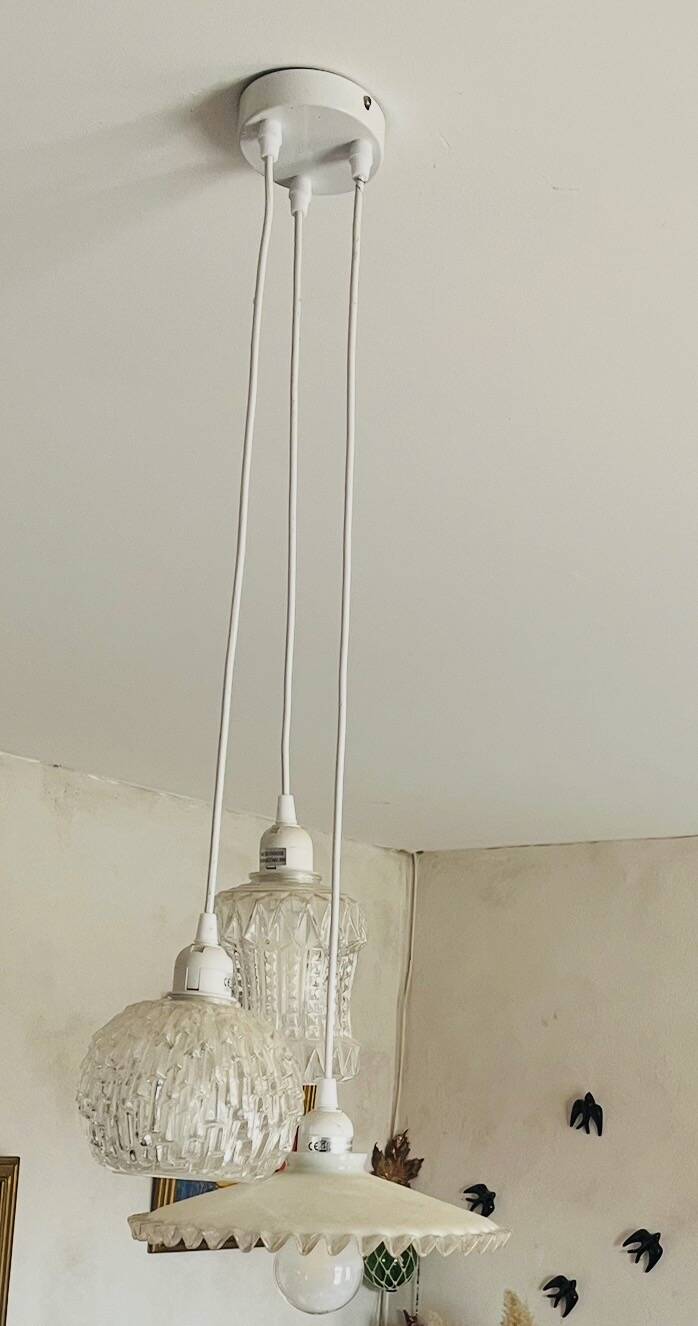 Suspension of 3 vintage globes