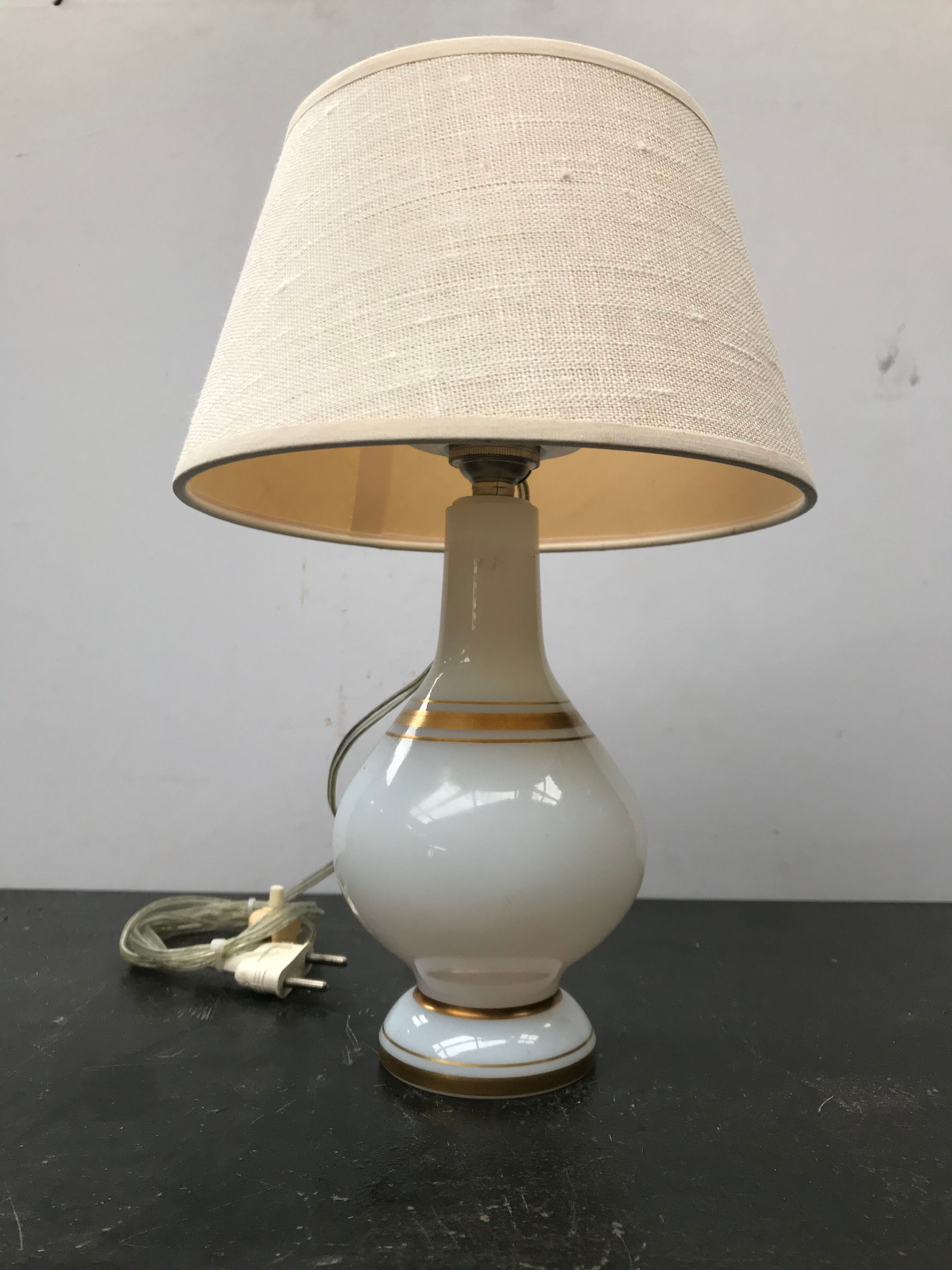 Former opaline white lamp