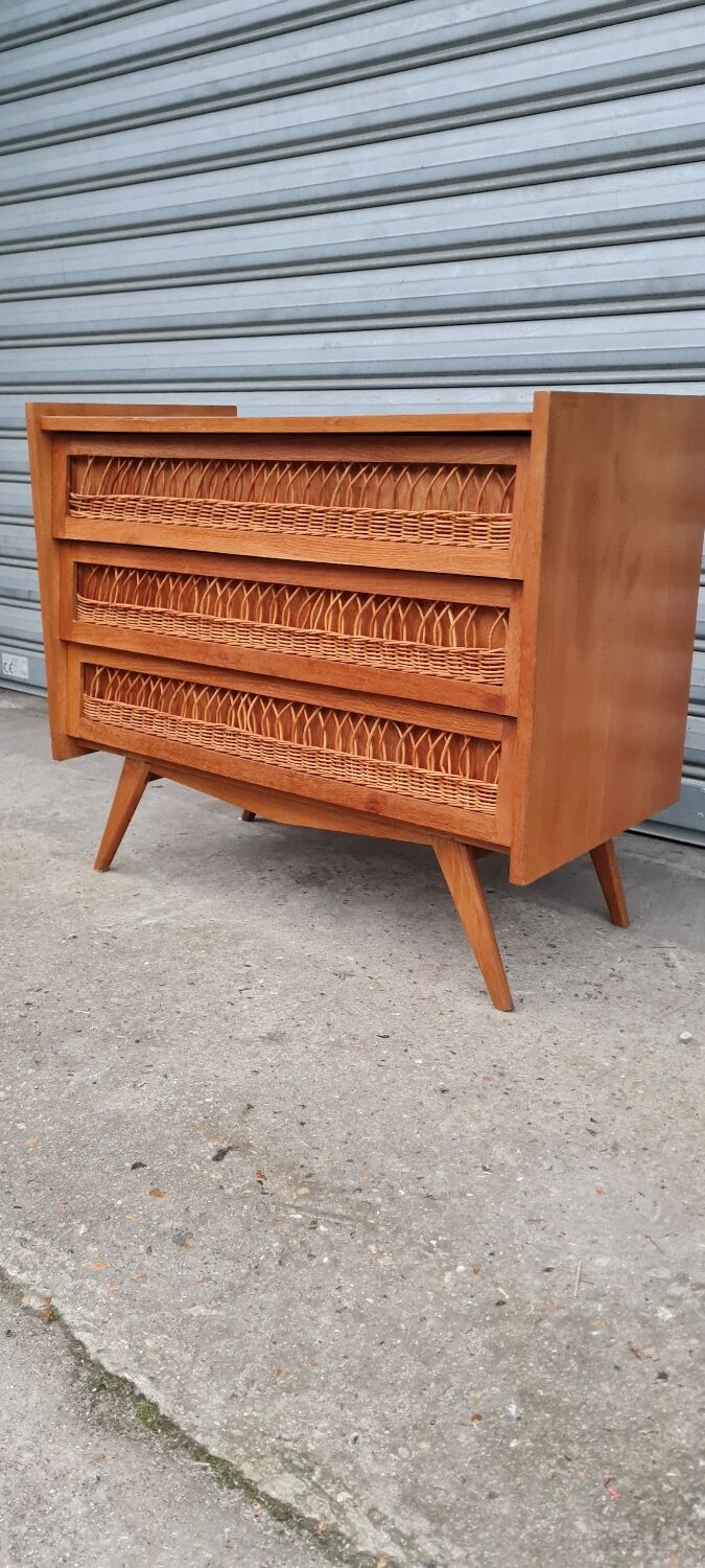Commode vintage pied compas et rotin