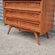 Commode vintage pied compas et rotin