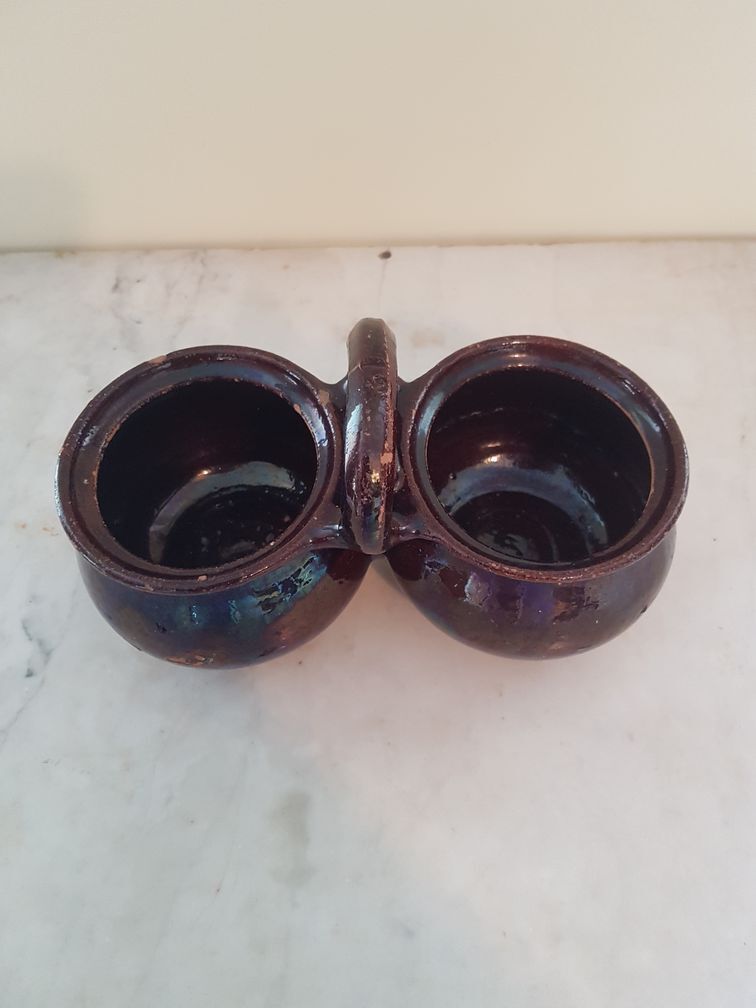 Double pot in varnished sandstone