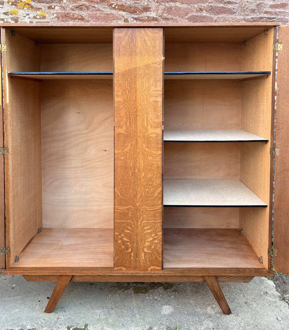 Armoire dressing vintage chêne tigré – pieds compas  50/60 – scandinave