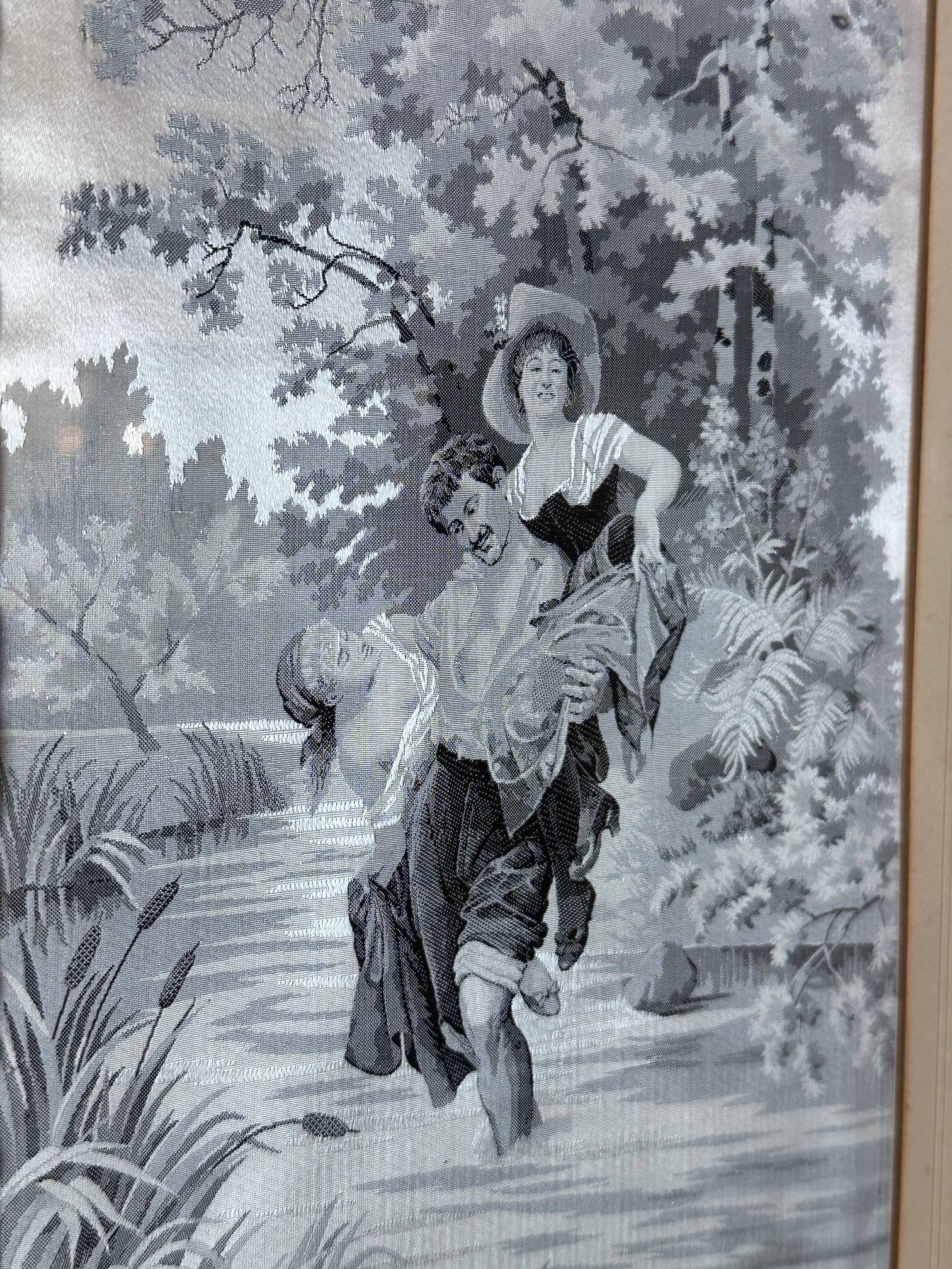 Paire de tableaux en soie