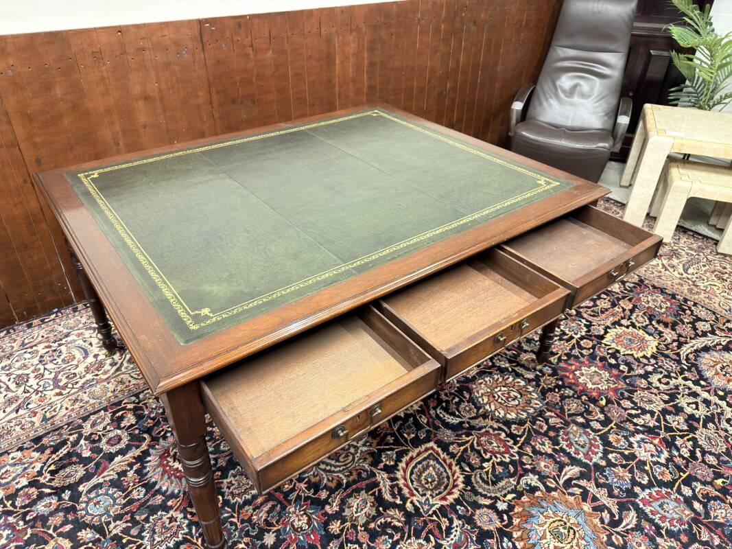Bureau Chesterfield anglais ancien Partnerdesk