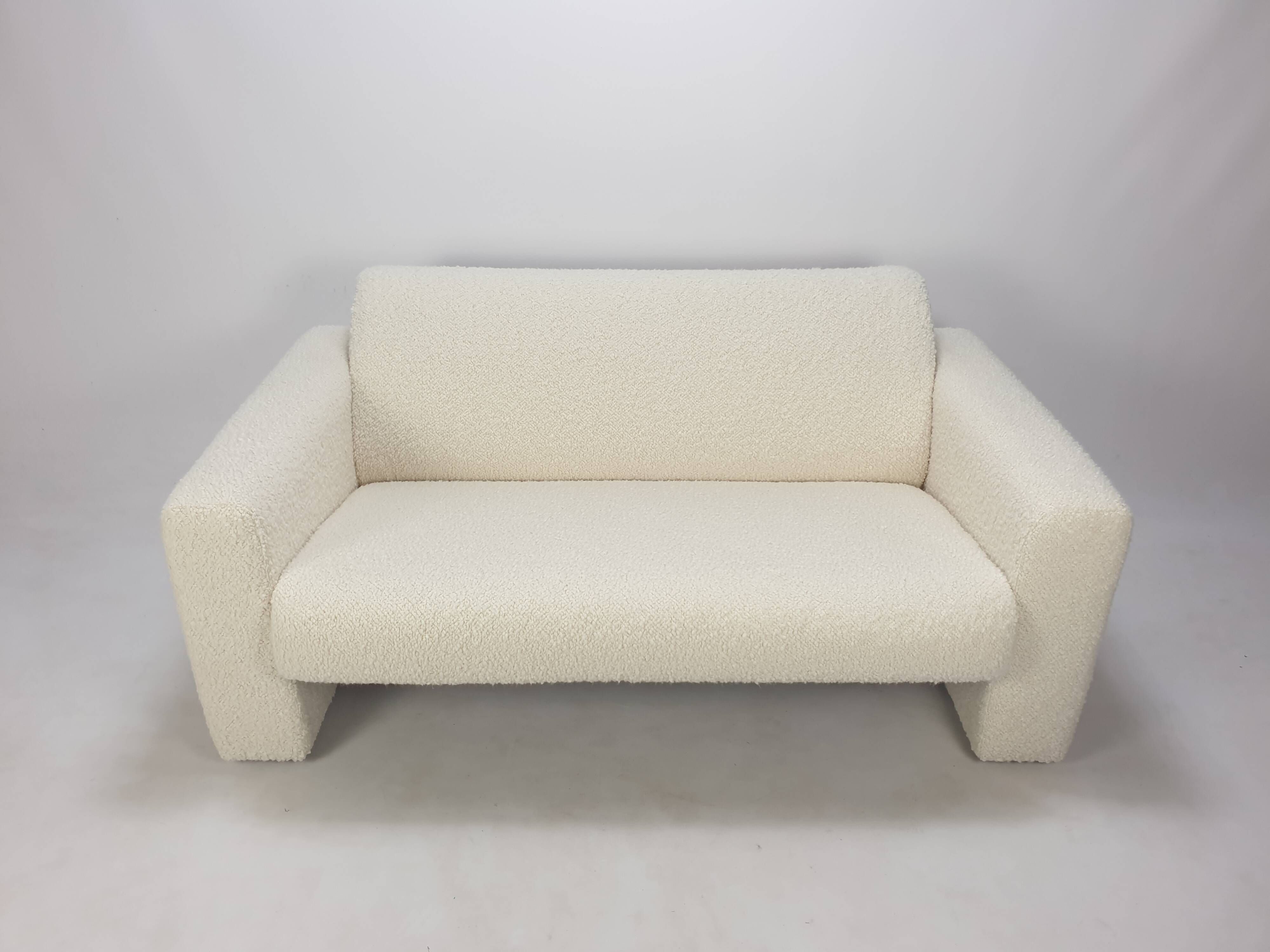 Artifort Model 691 Two-Seat Bench Upholstered in Soft Bouclé fabric, 1980's