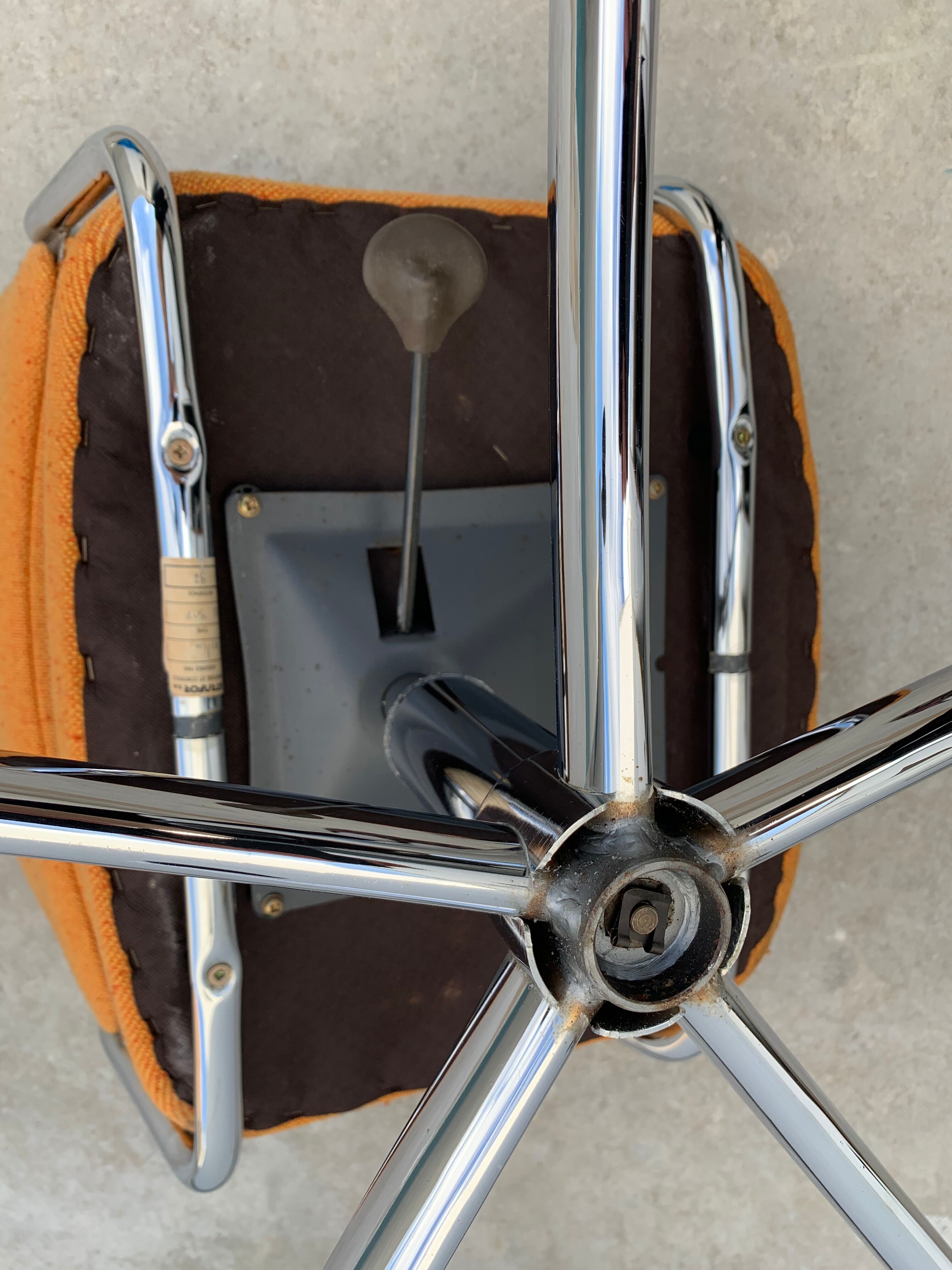 1980 Strafor desk chair adjustable, swivel and on wheels