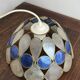 Suspension en nacre bicolore et laiton 
