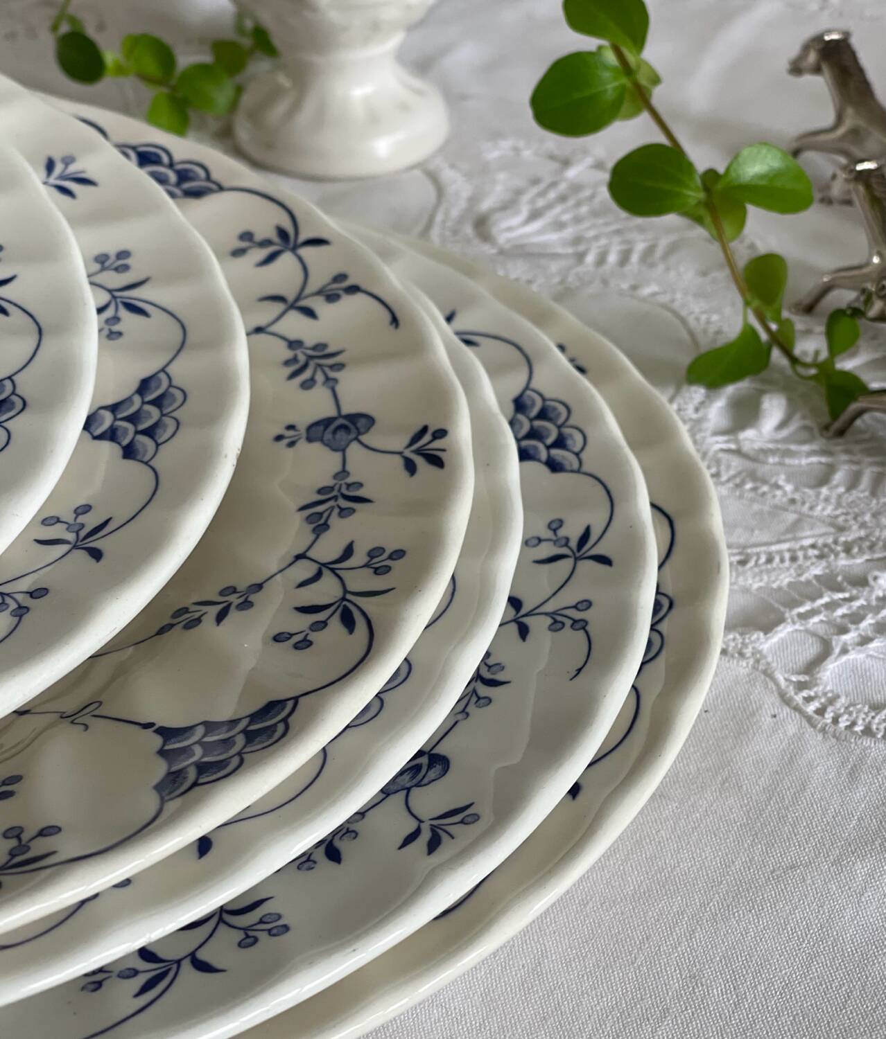 6 flat plates in English porcelain
