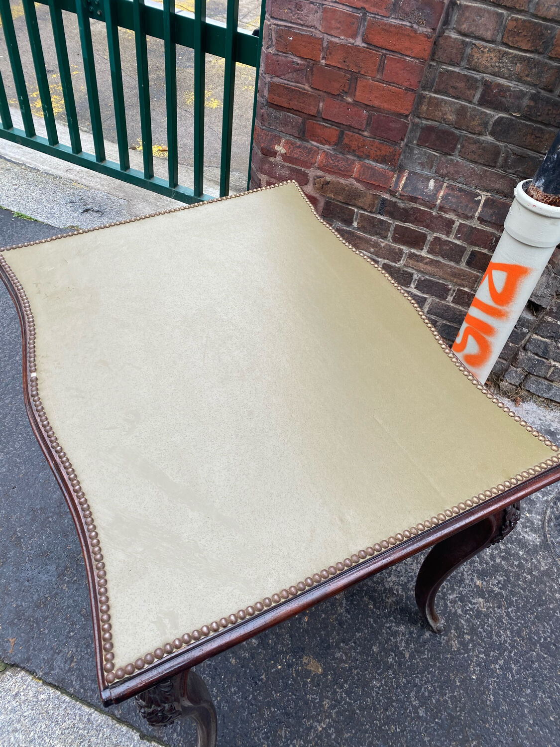 Office in wood and leather