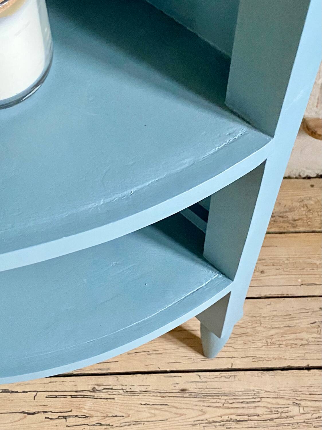 Corner cabinet
