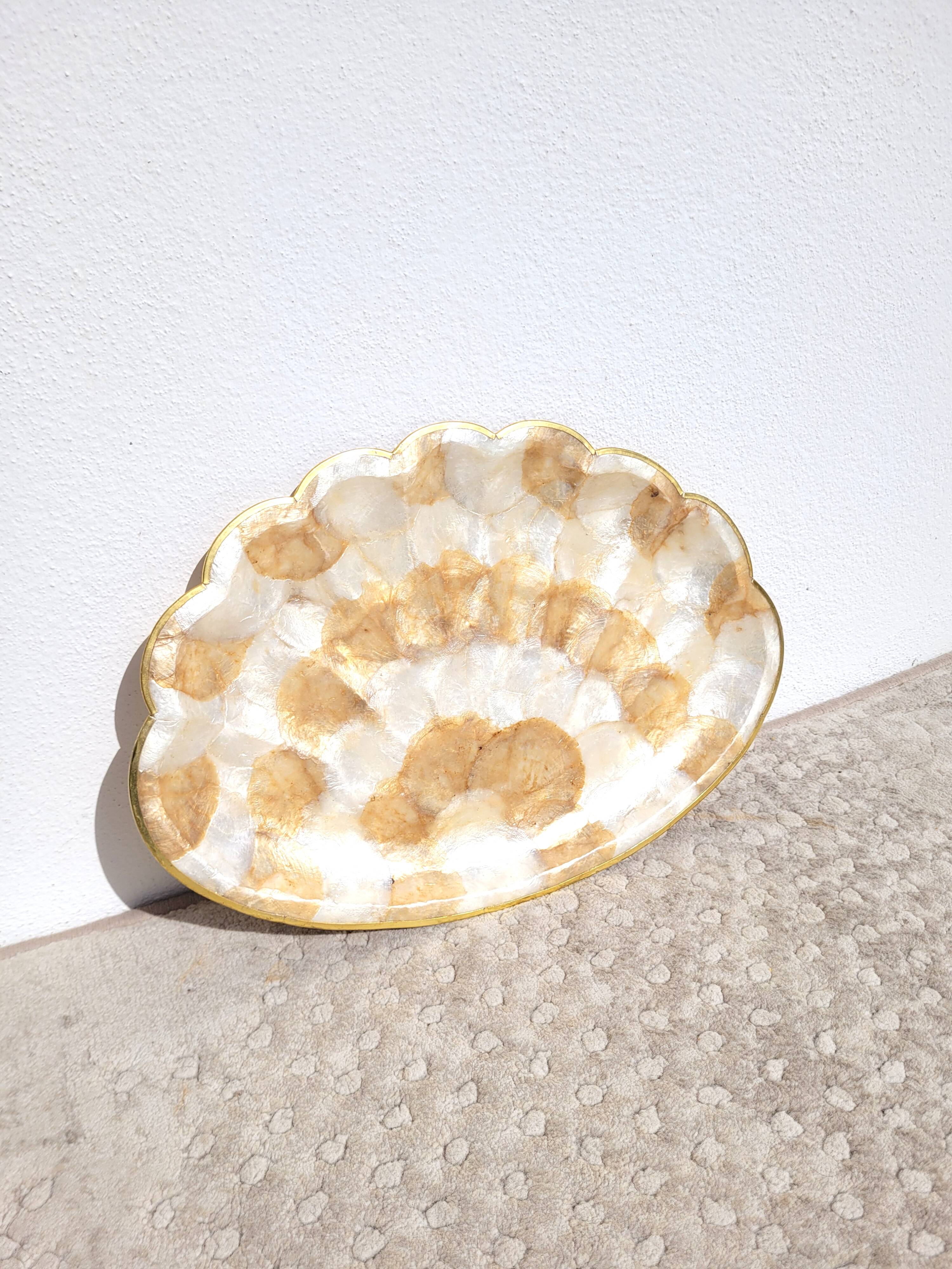 Shell tray in mother-of-pearl and brass