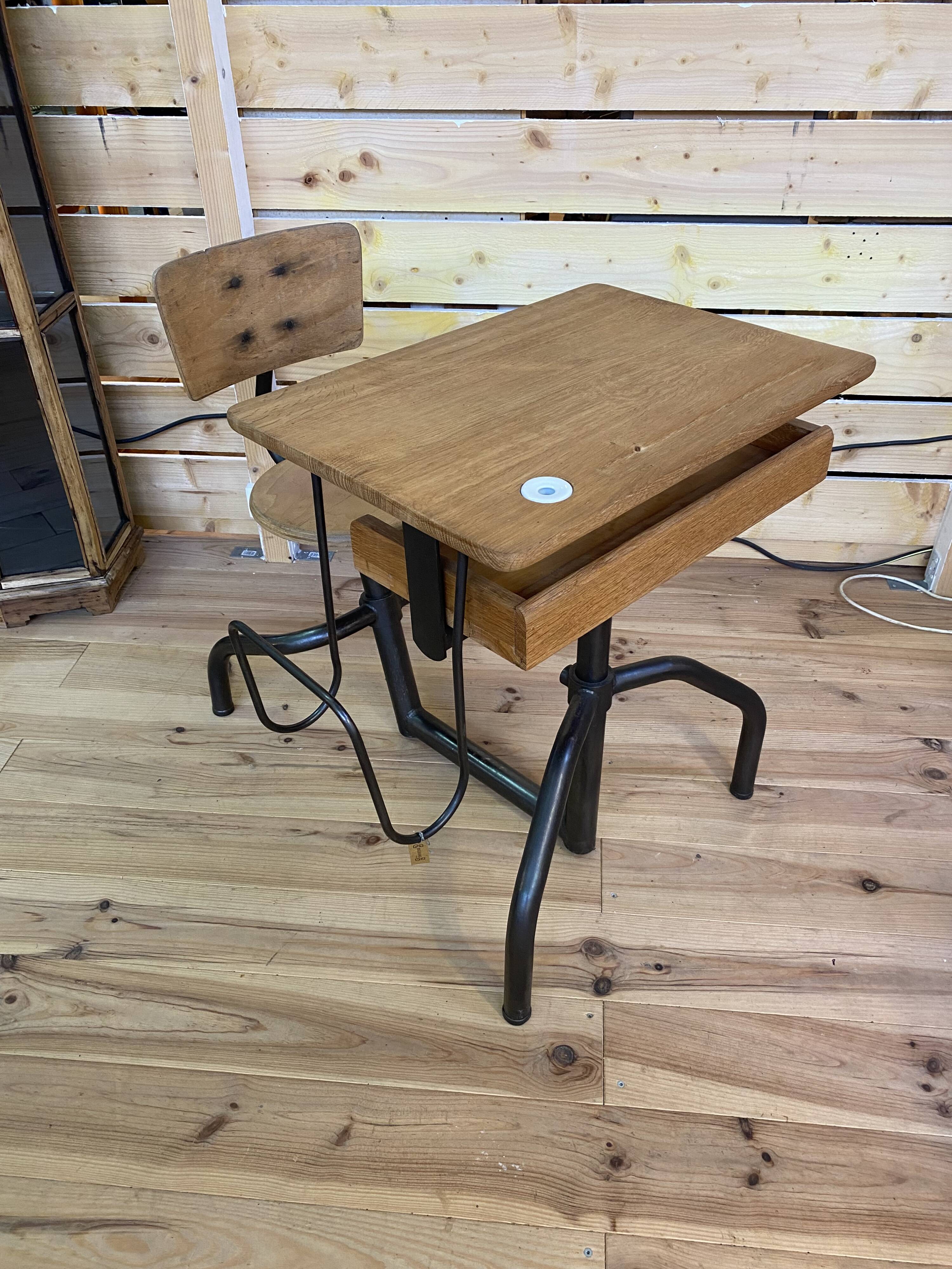 Desk - extendable school desk
