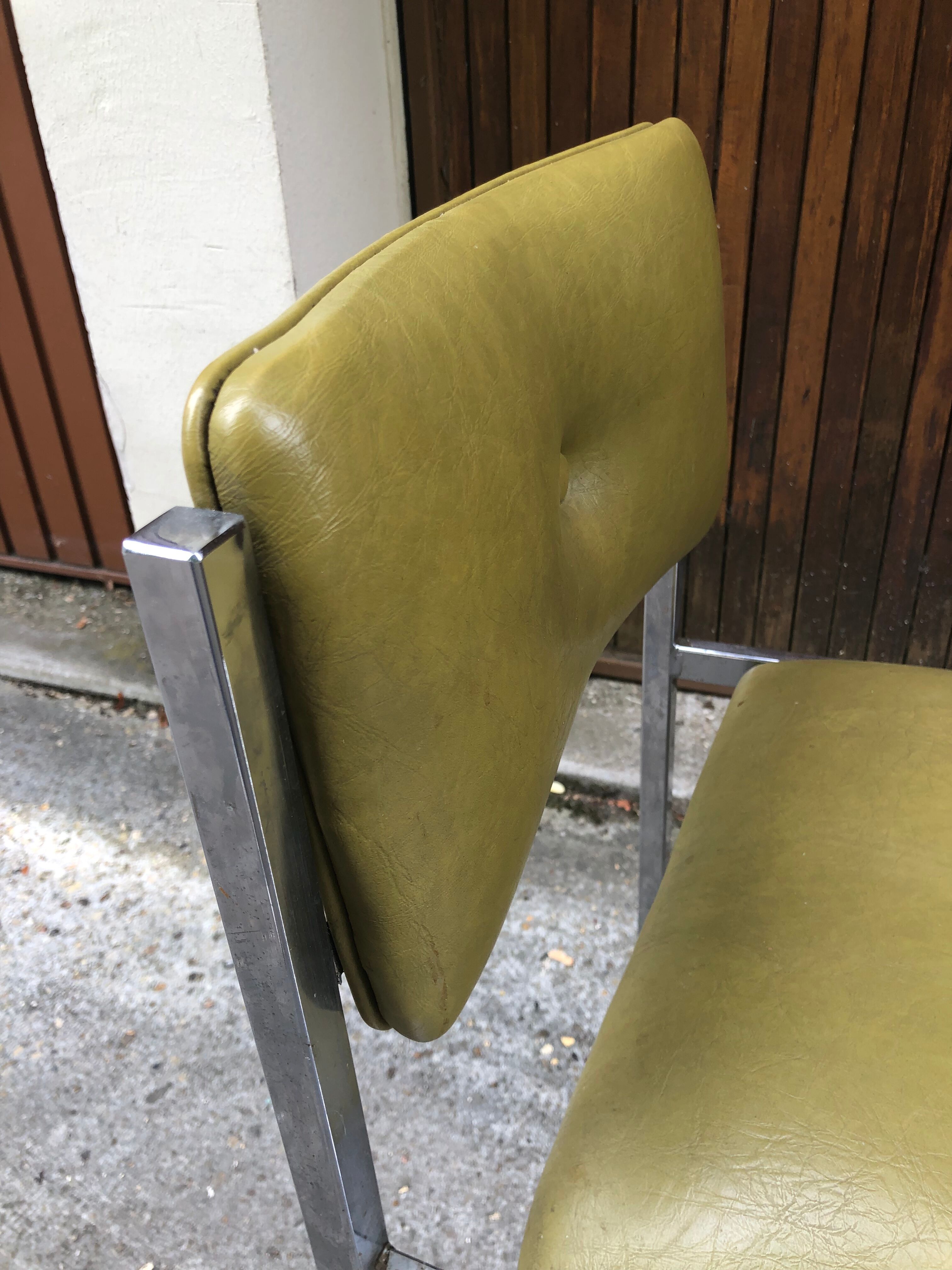 Series of 4 vintage chairs in Skaï