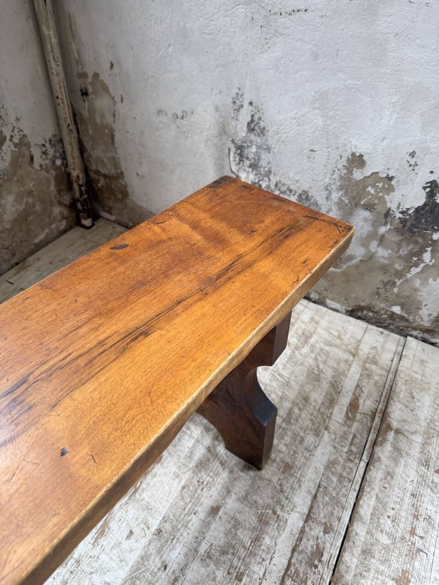 Paire de bancs noyer 1900