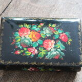Box in lacquered wood with flowers