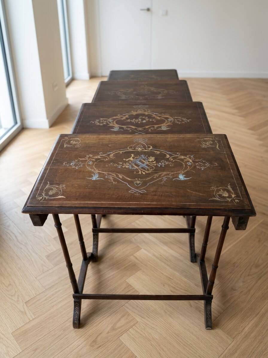 Tables gigognes Art nouveau en bois