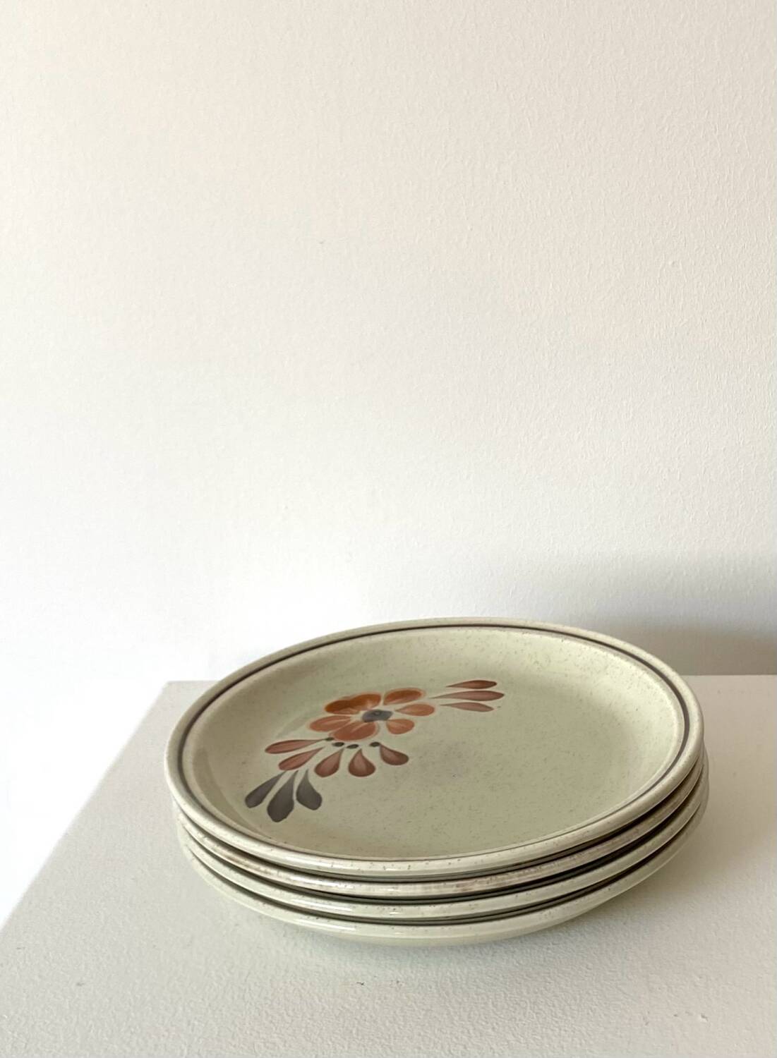 Set of 4 vintage dessert plates