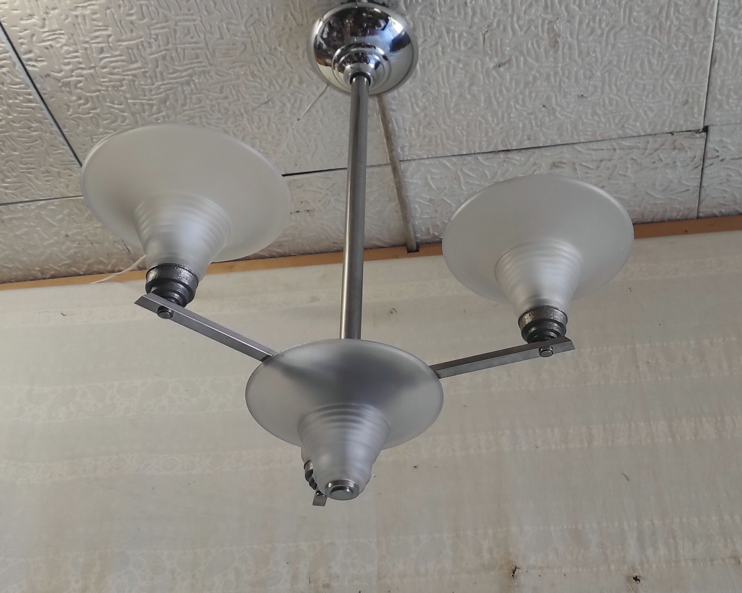 Art Deco chandelier with 4 lights in metal and glass - 1930s/40s