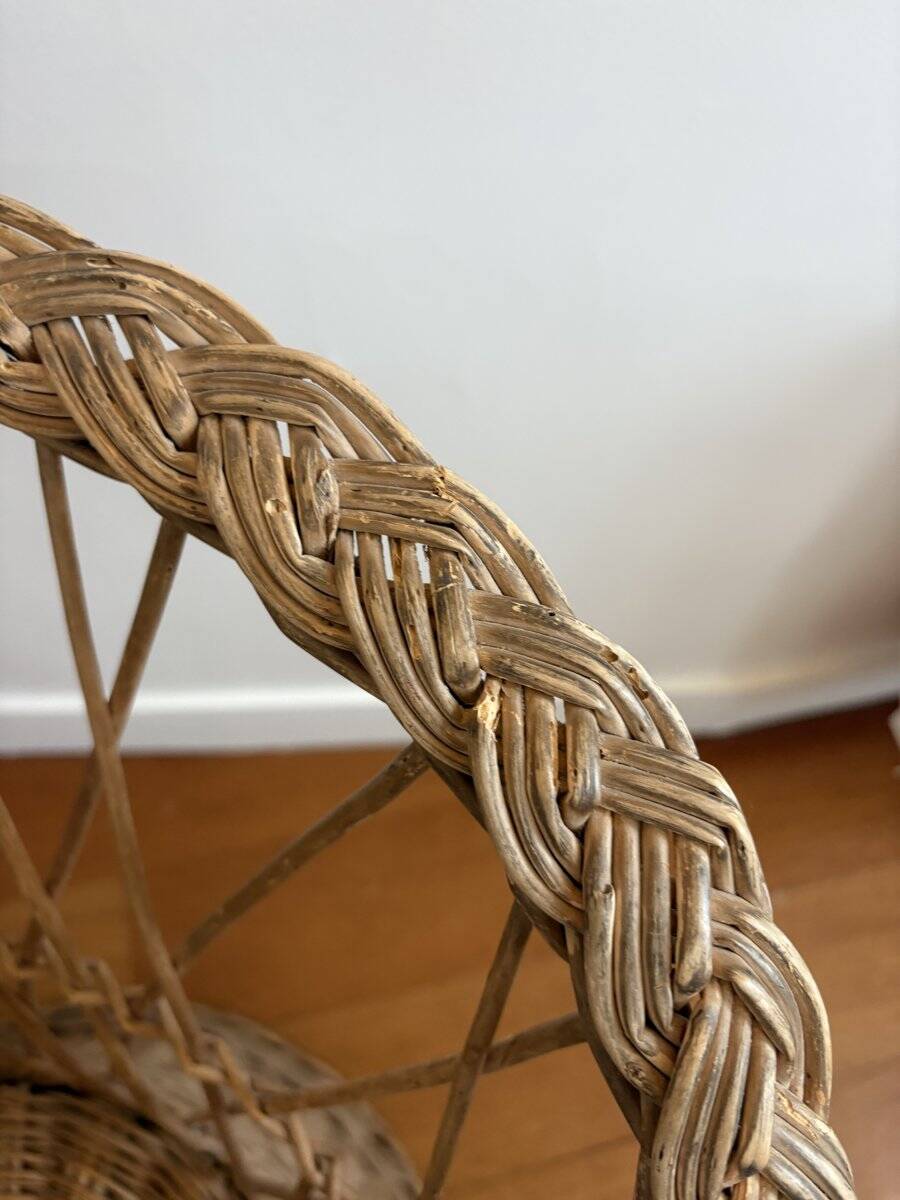 Chaise corbeille en rotin tressé