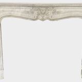 Cheminée de style Louis XV en marbre blanc de Carrare XIX siècle