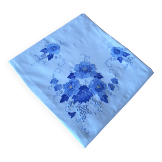 Antique hand-embroidered tablecloth with vine motif 280 x 160