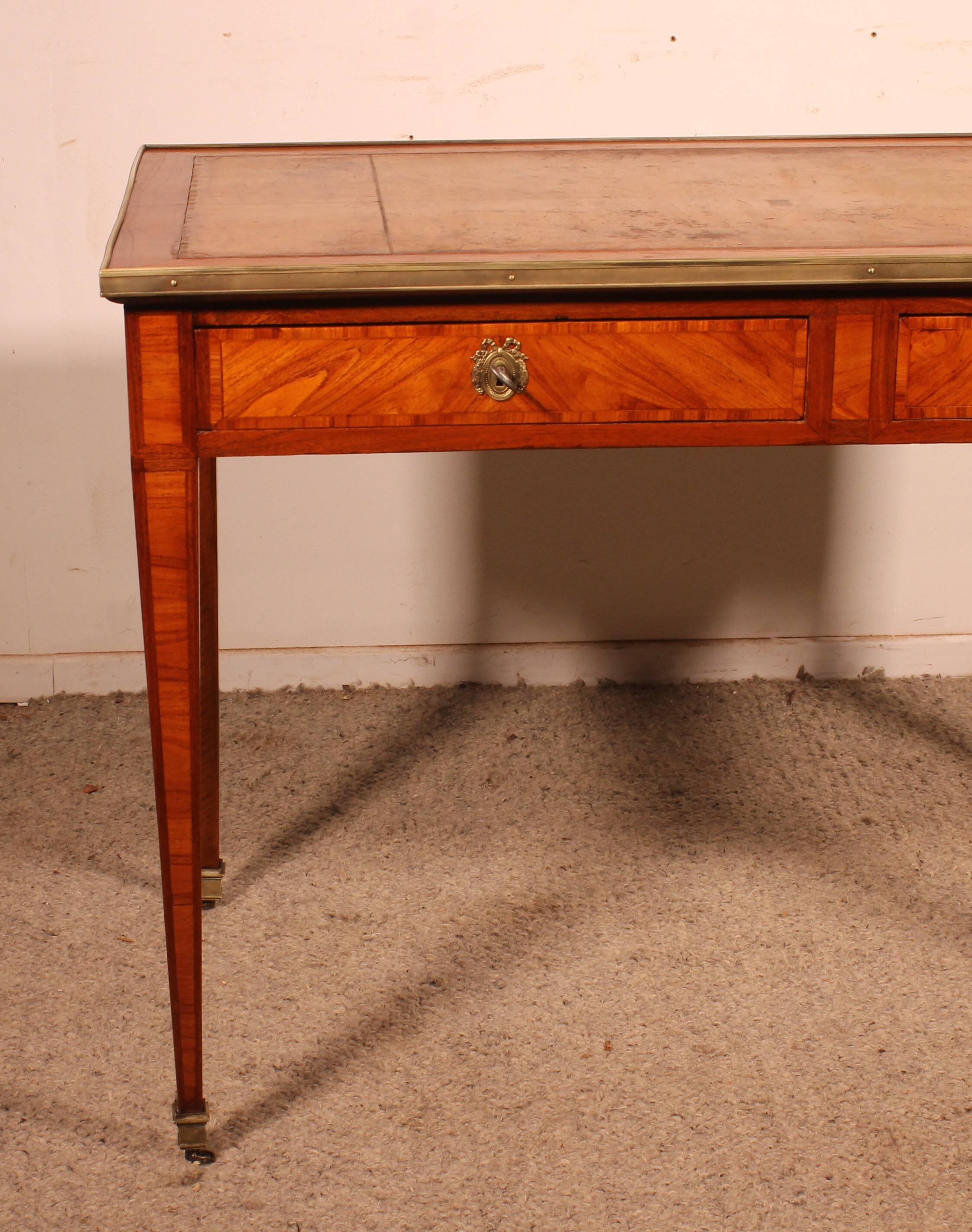 Louis XVI Period Marquetry Desk - 18th Century