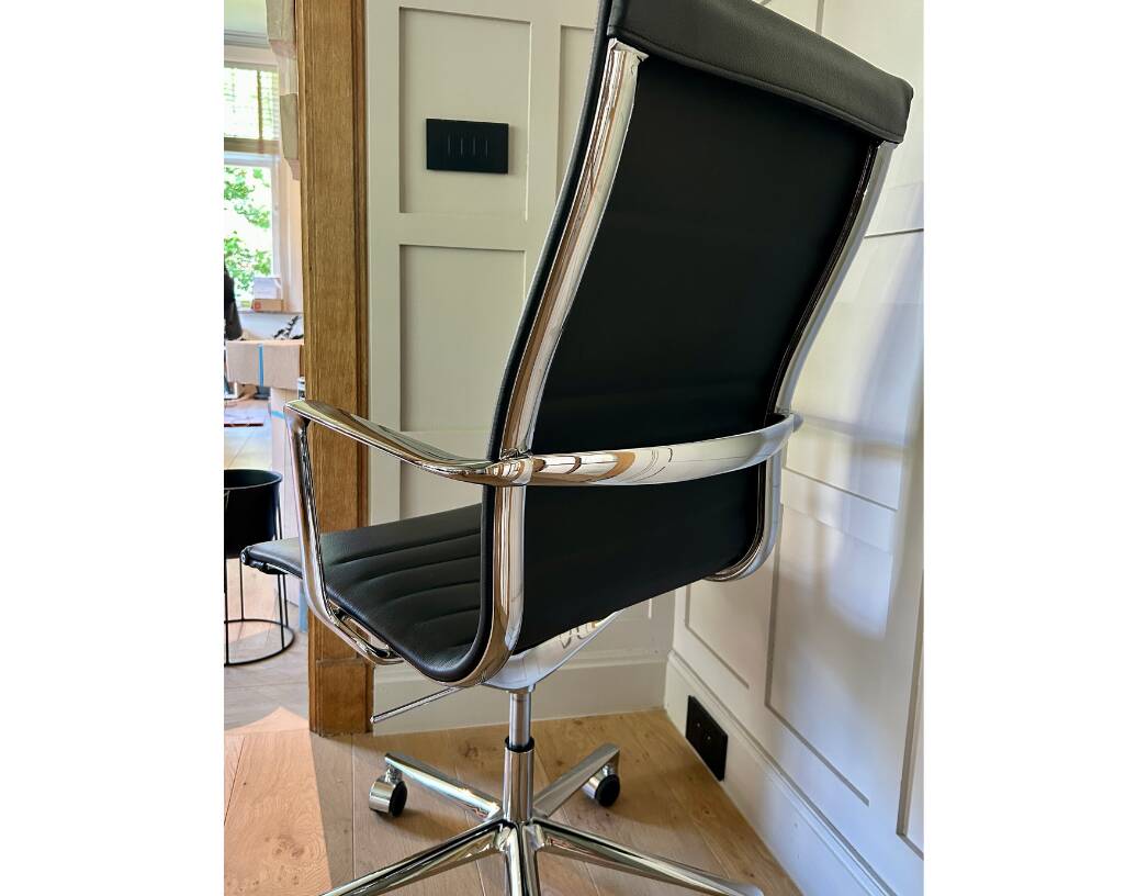 Una Chair Management 718 leather