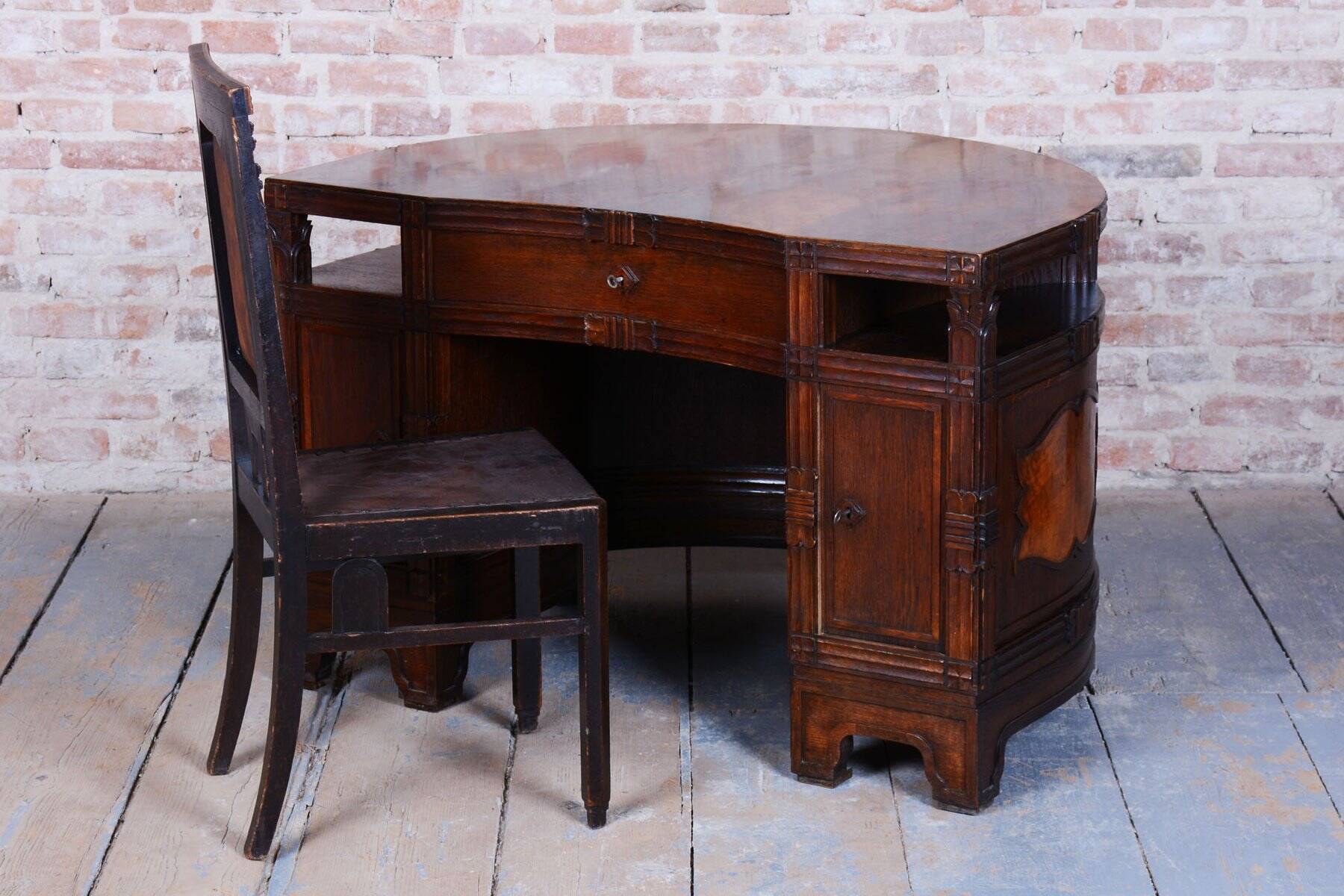 Czech Cubistic Writing Desk in Oak and Walnut, 1910s