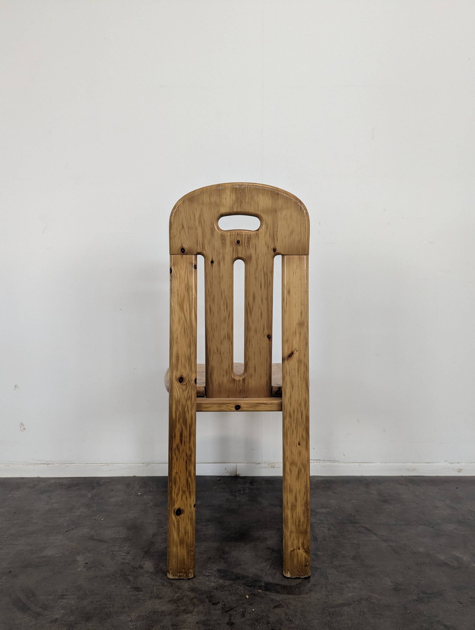 Série de 4 chaises style chalet en pin années 80