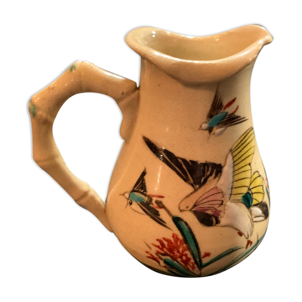 Pichet en porcelaine émaillée