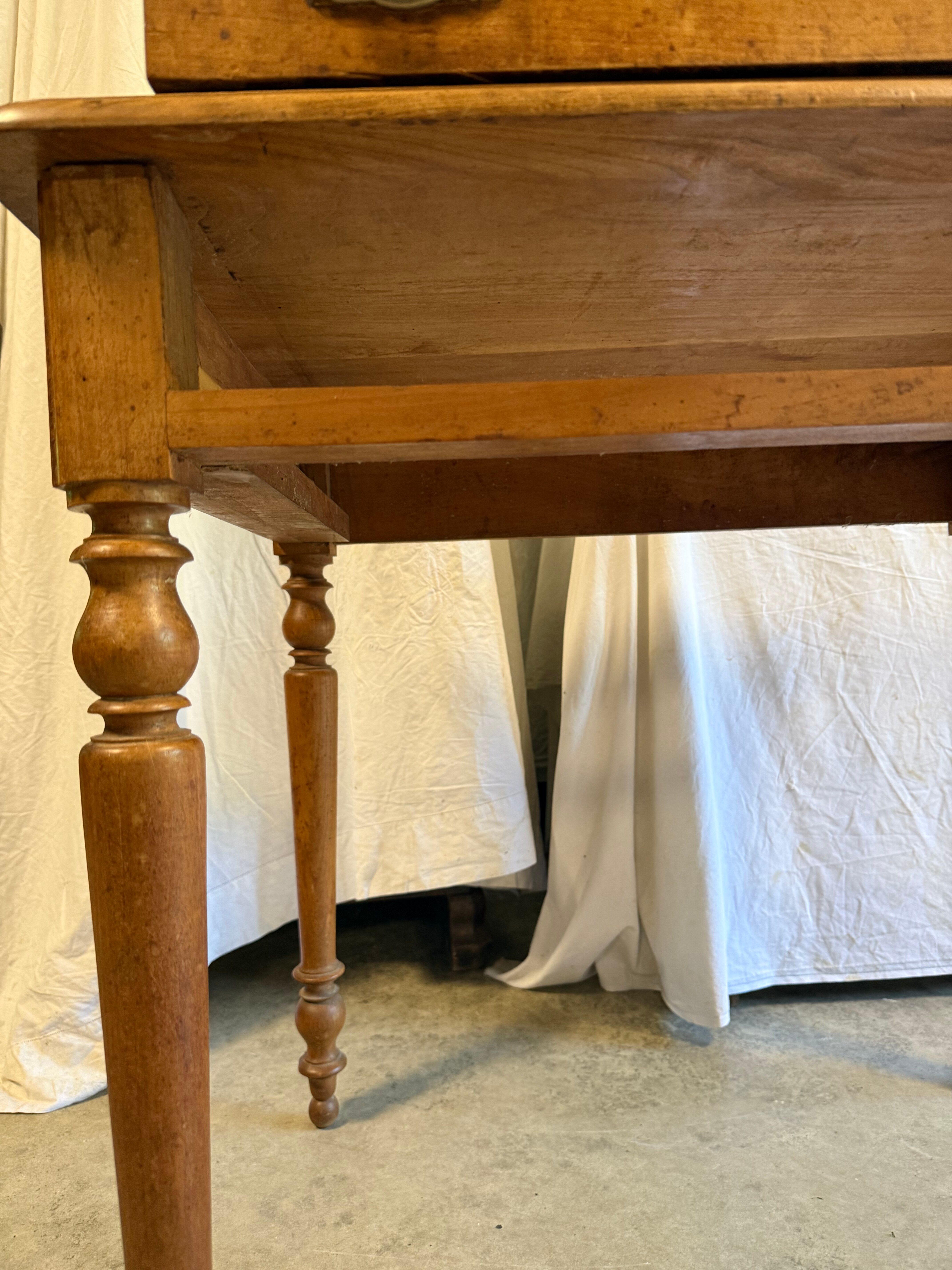 Table bureau