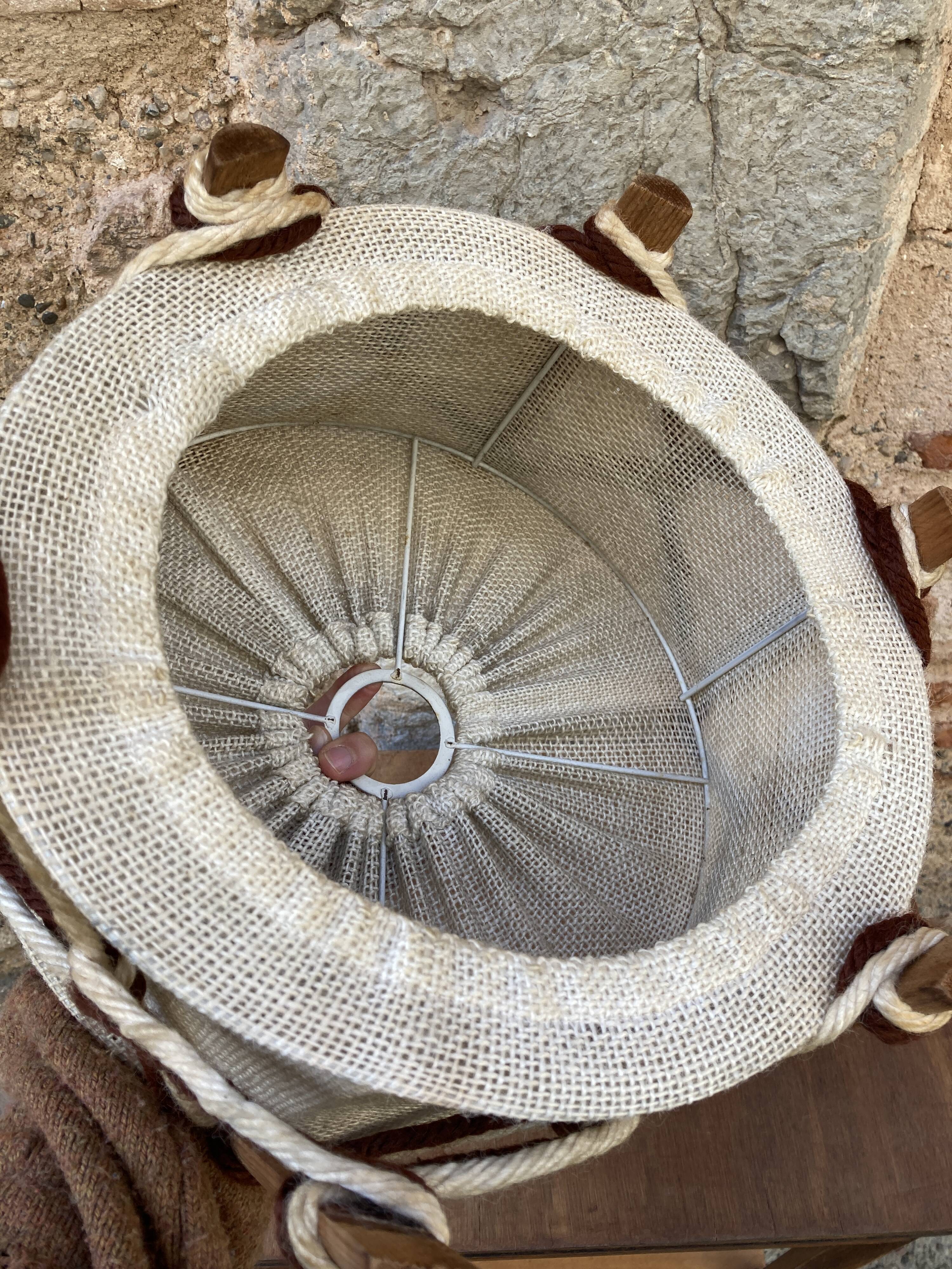 Suspension en laine et bois