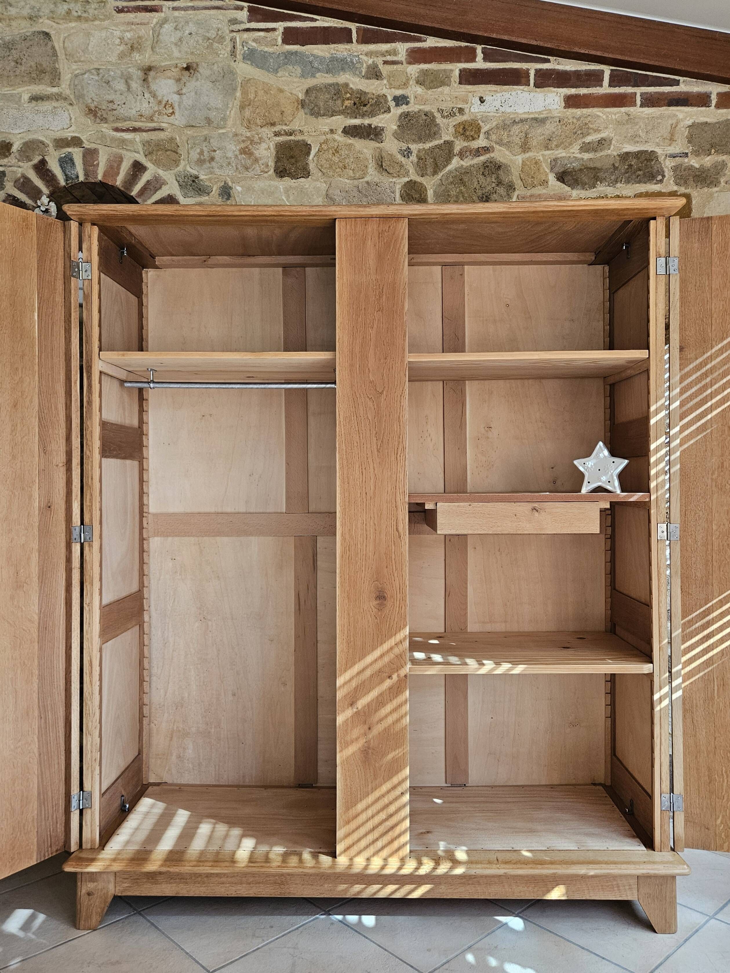 Armoire vintage