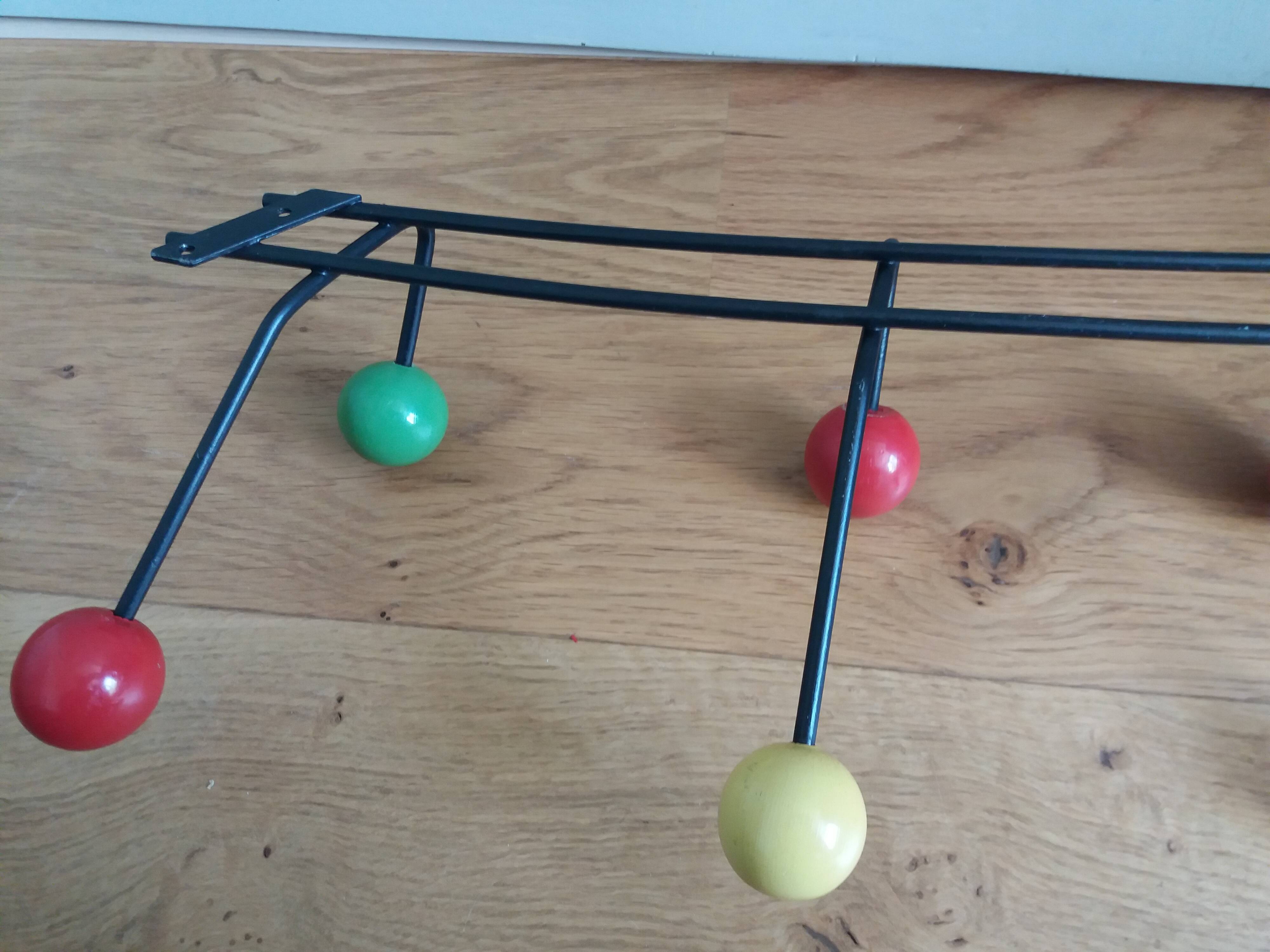 Ball coat rack