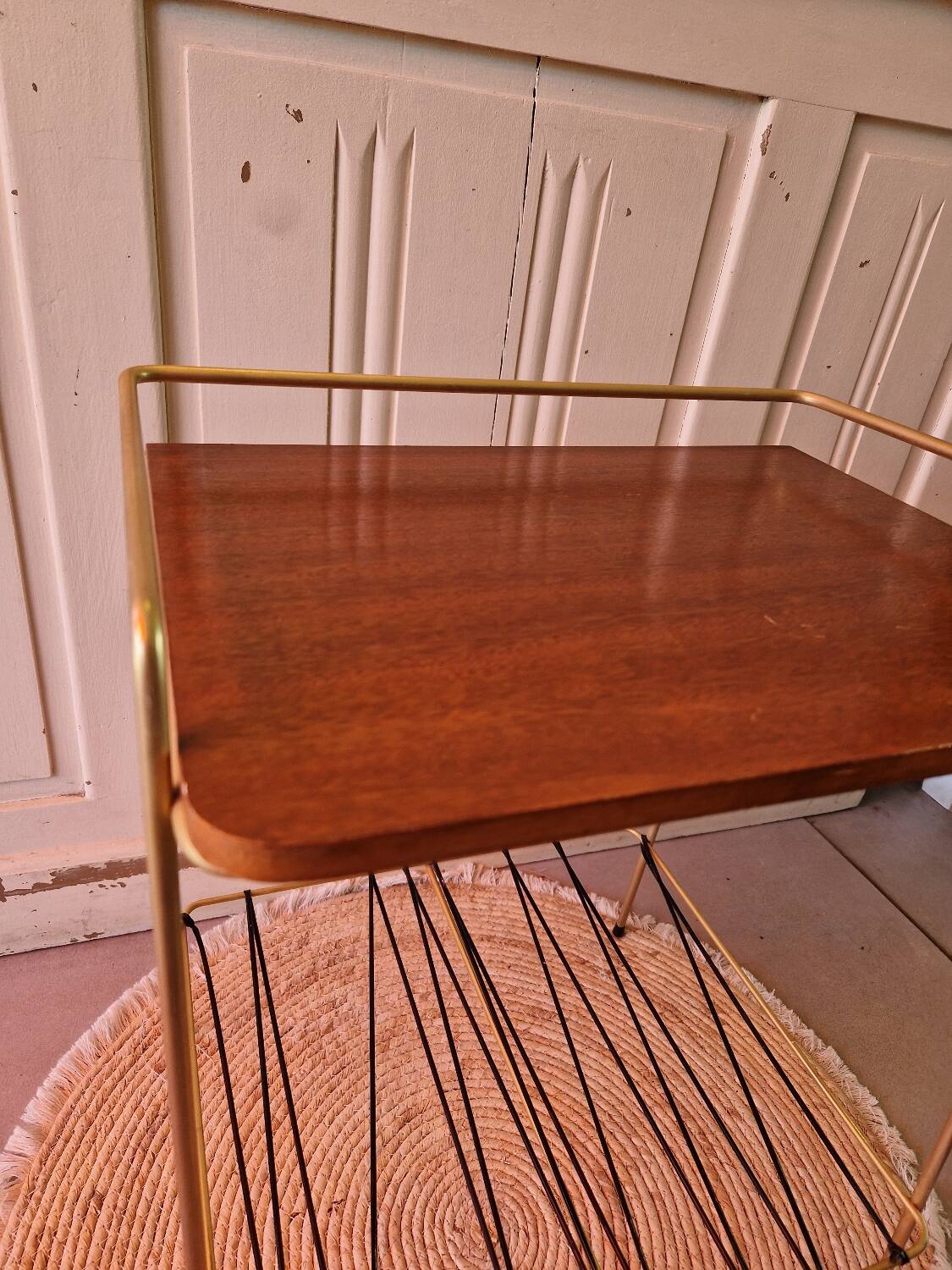 Side table in gold metal and scoubidou