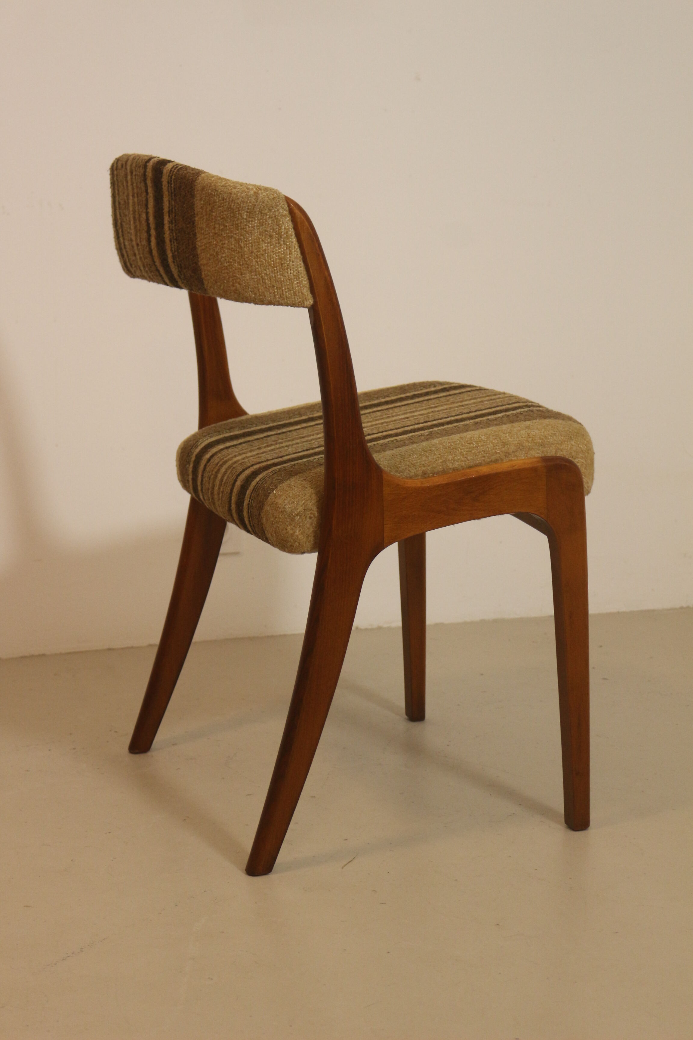 Paire de  chaises gondole Baumann année 60 restaurées.