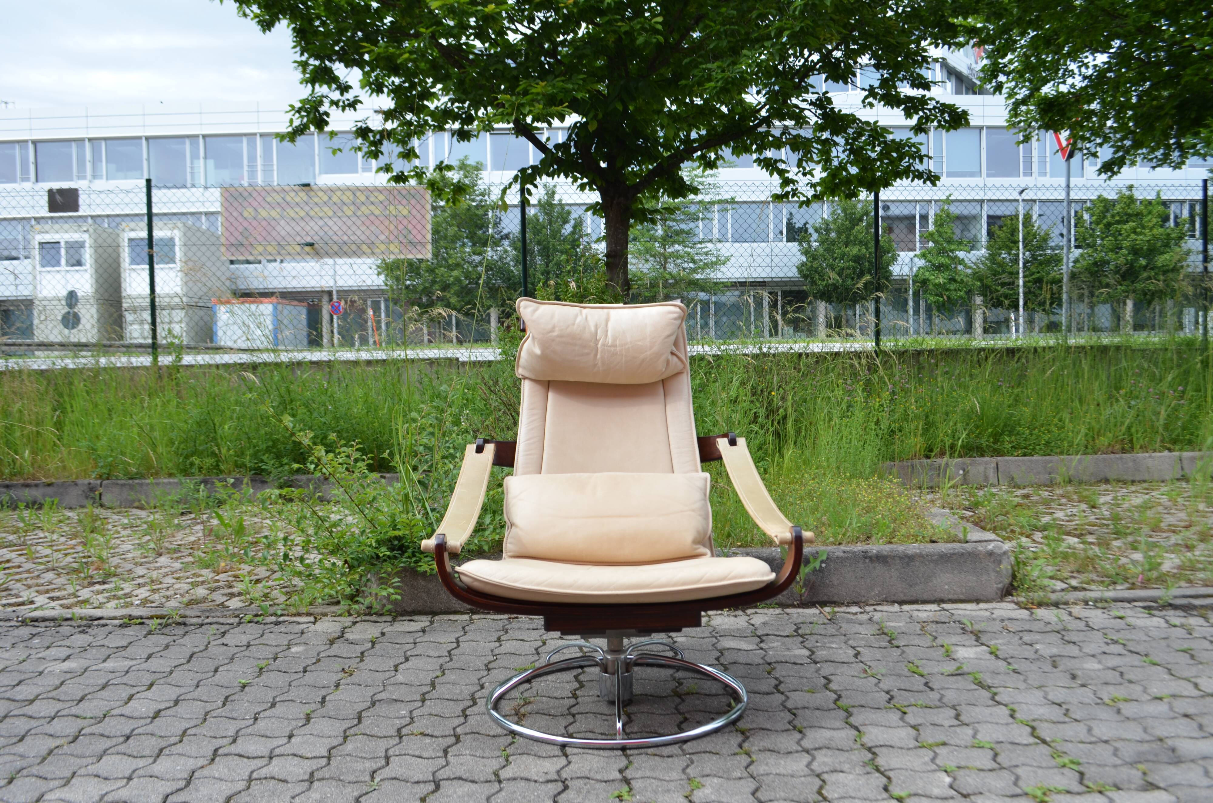 Ake fribytter for nelo sweden swivel leather lounge chair