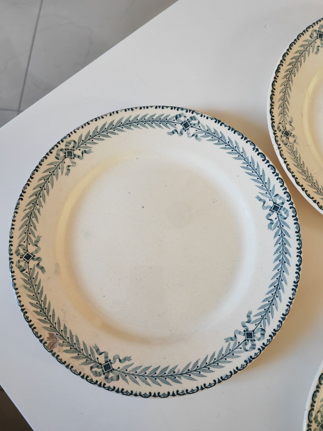 3 plates iron earth Chinon