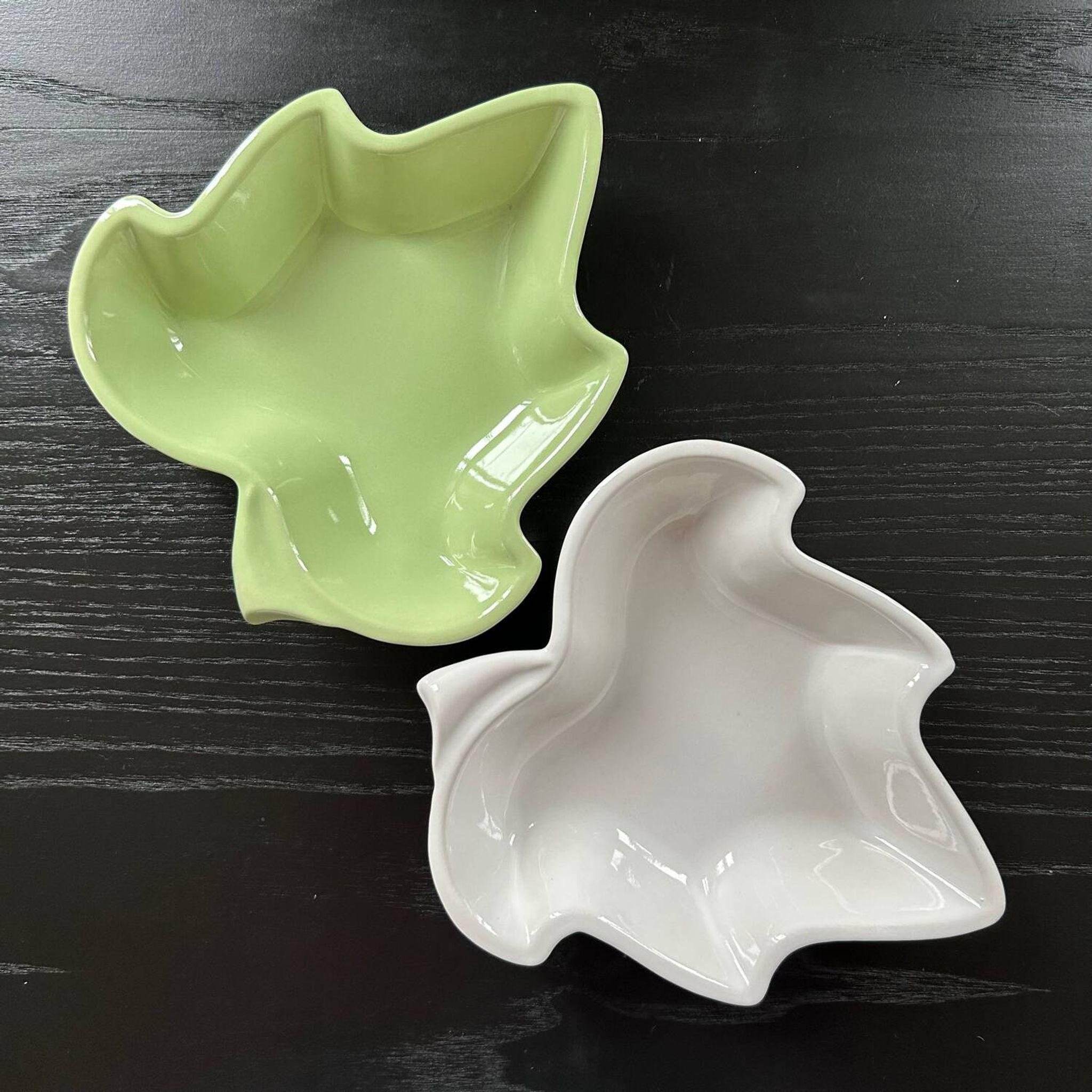 Pair of leaf-shaped dishes