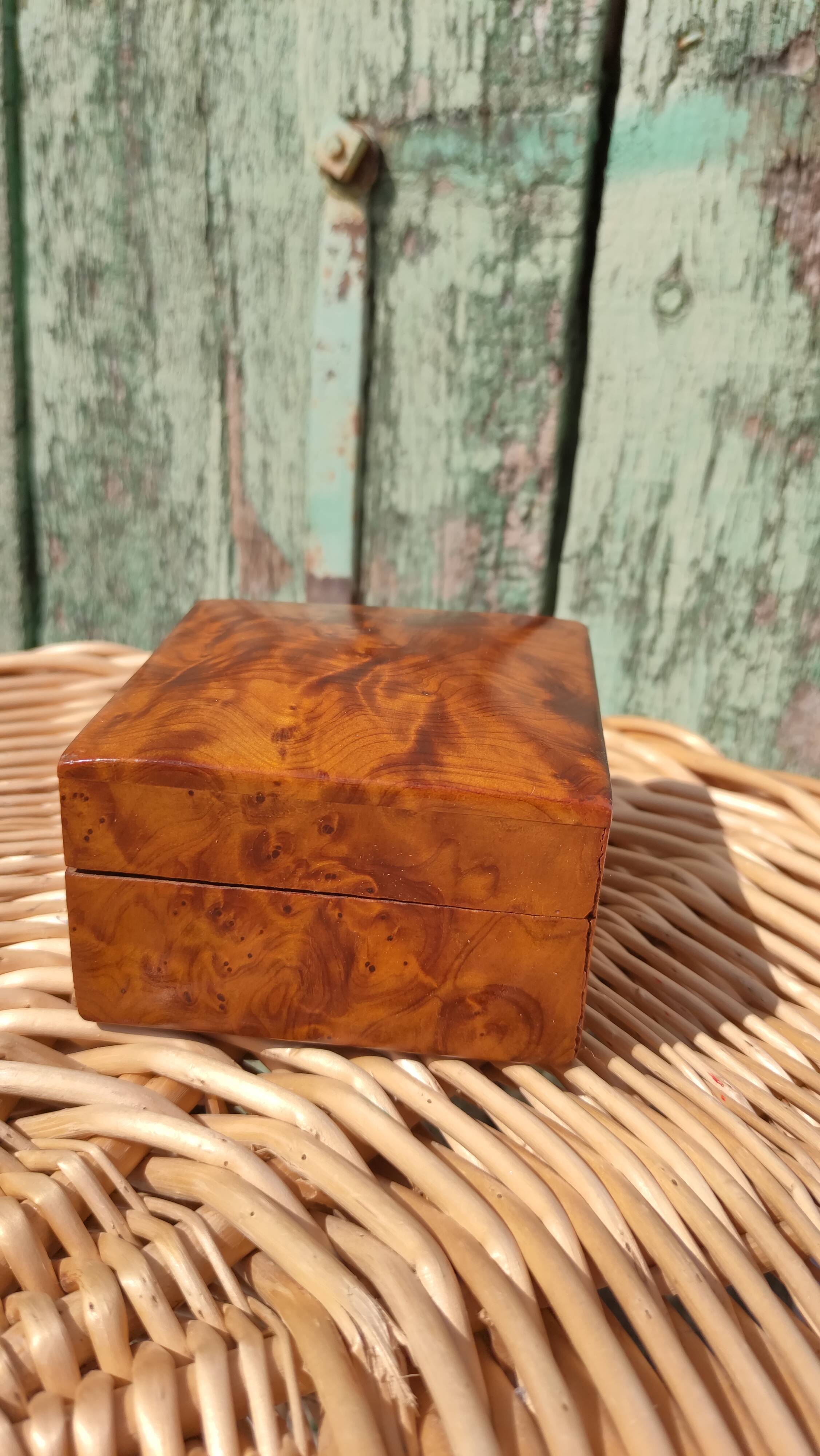 Old box in thuja magnifying glass Napoleon III style
