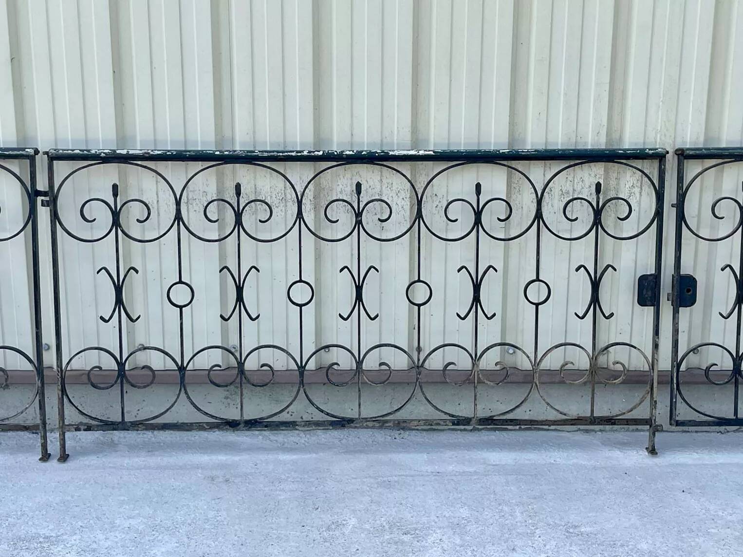 Grille de jardin et portillon en fer forgé des années 1950 - 5m20