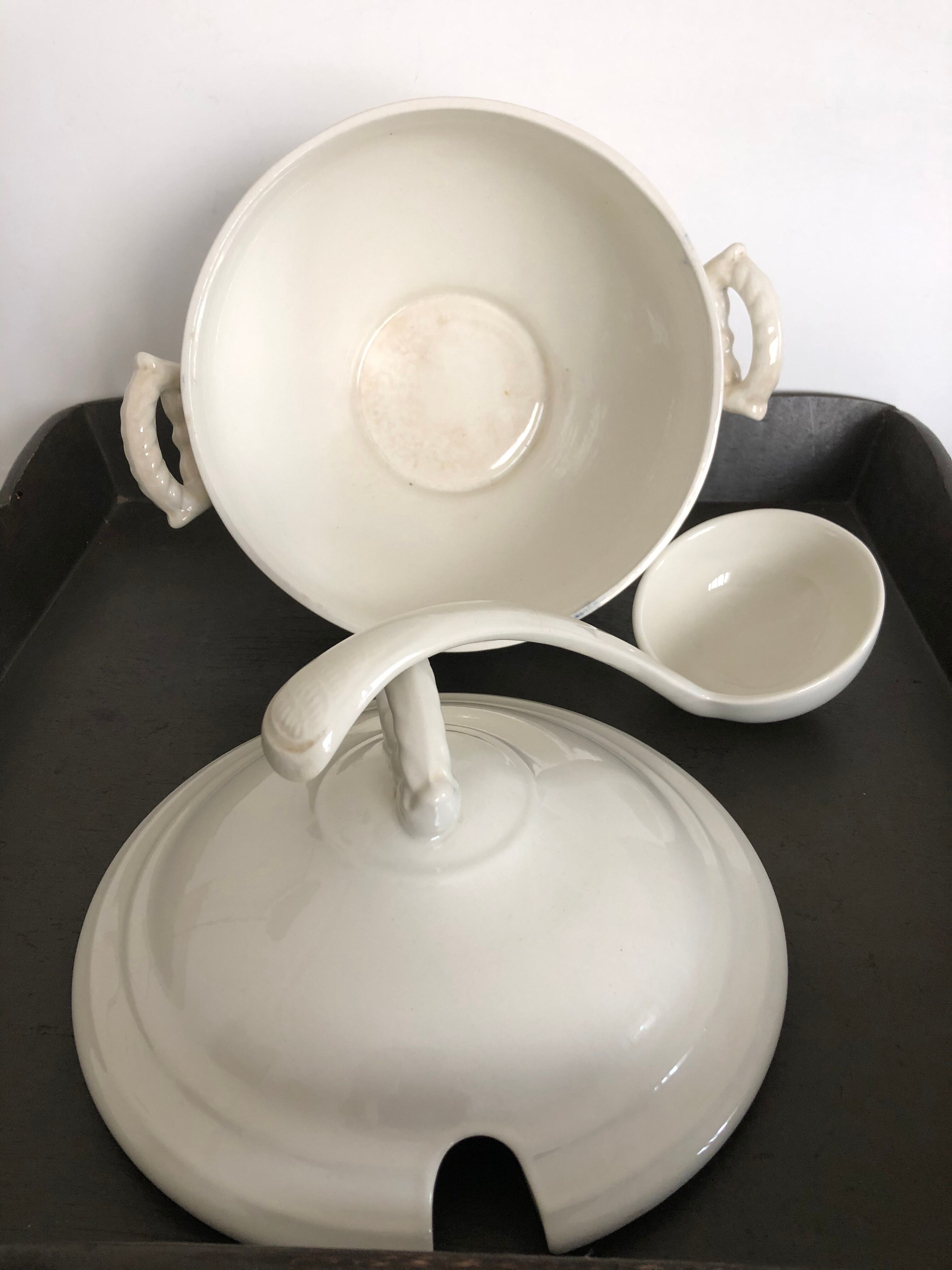 White and shady porcelain soup kitchen