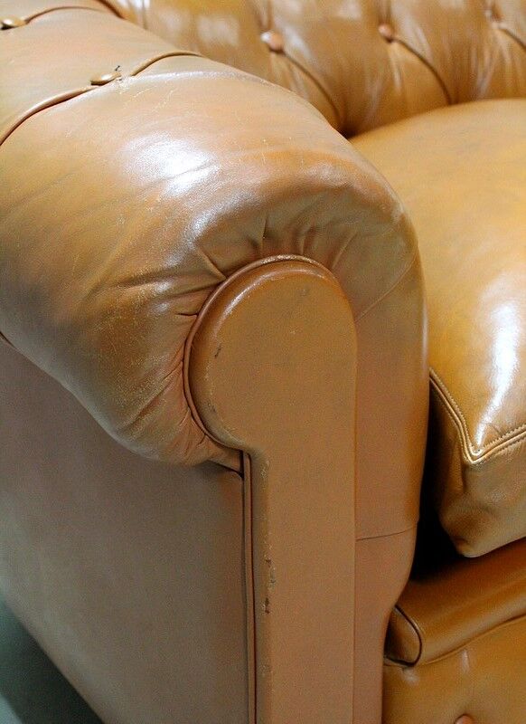 Chesterfield padded leather sofa - late 19th century