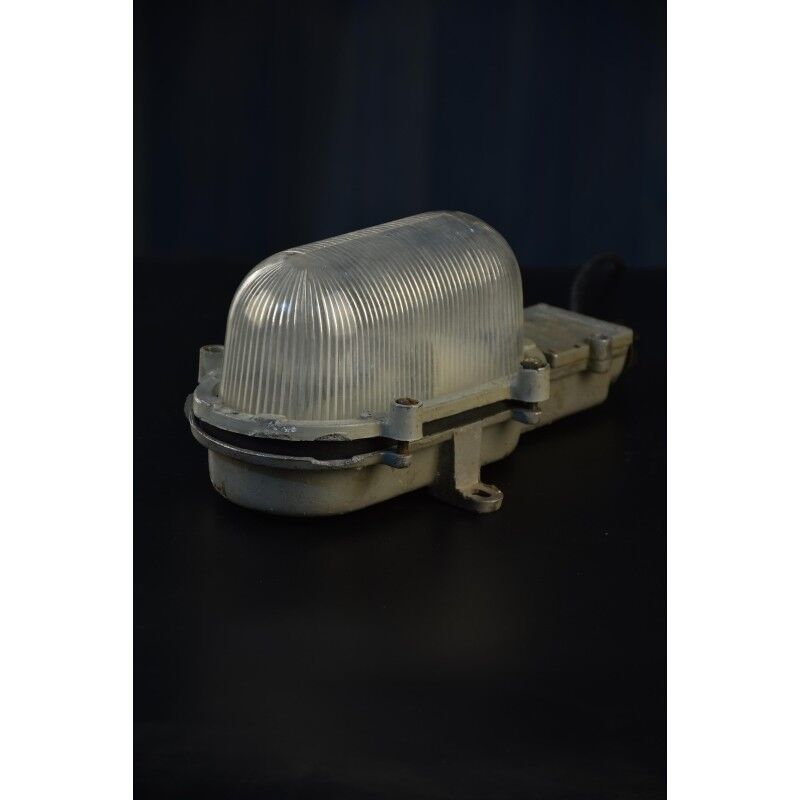 Industrial wall lamp